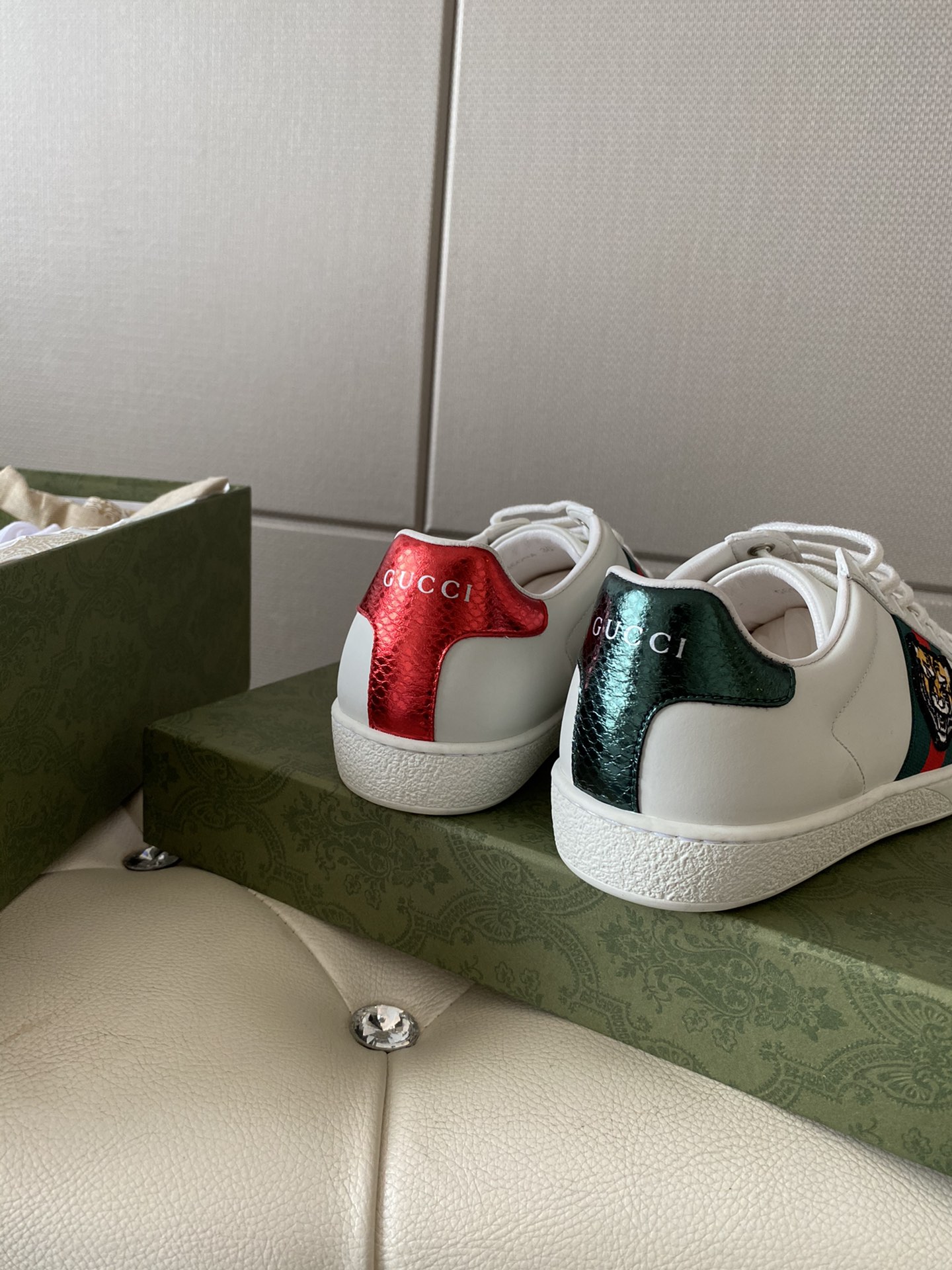 Gucci Women's Ace sneaker with bee sneaker 4 - vstockx