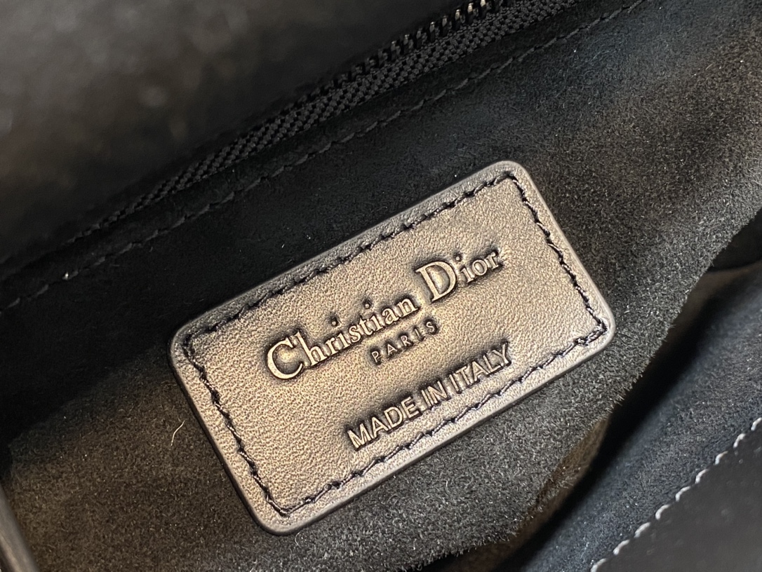 Handbag Dior size 17 cm - vstockx