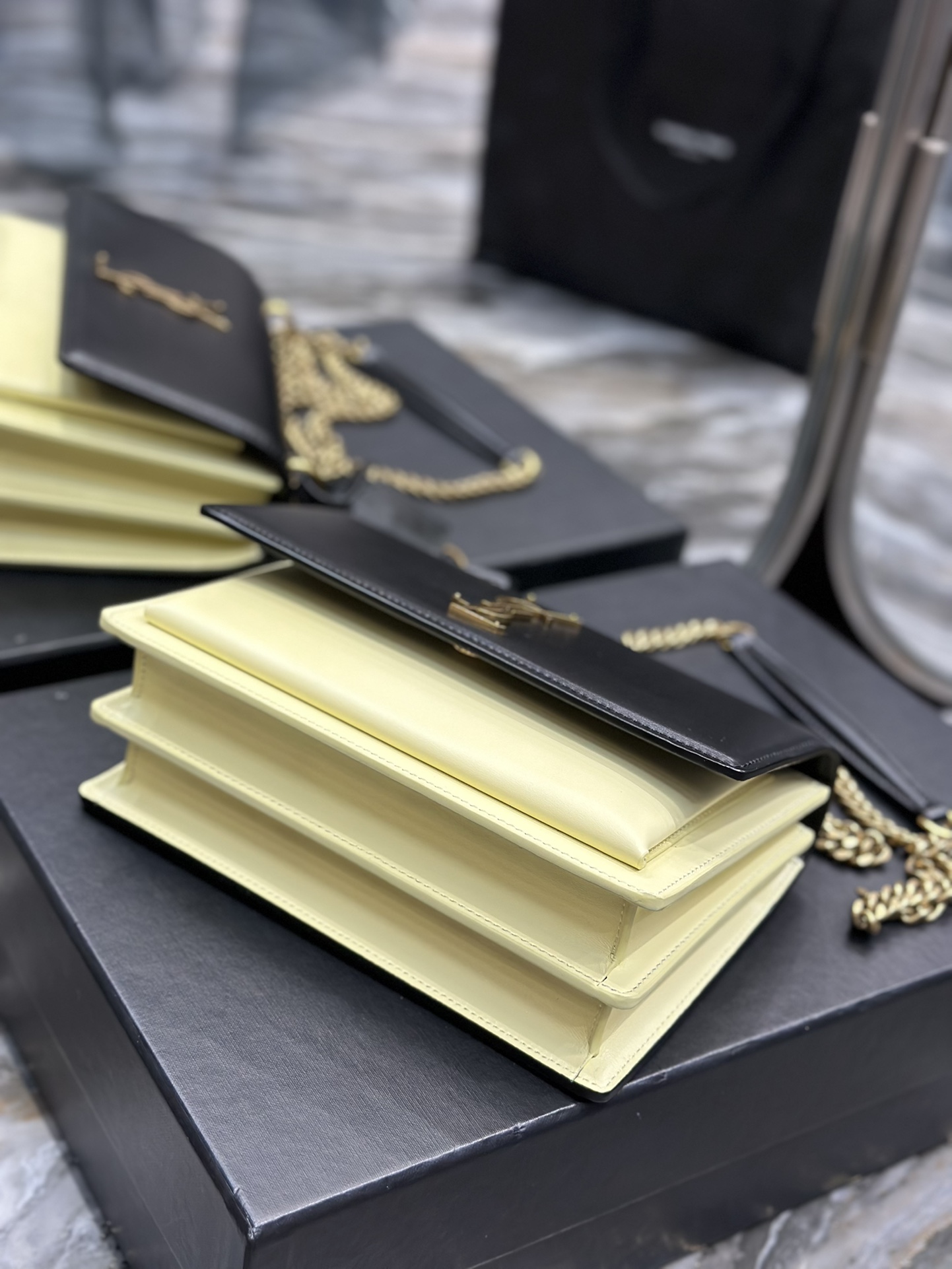 Handbags SAINT LAURENT 422906 size 22x8x16 cm - vstockx