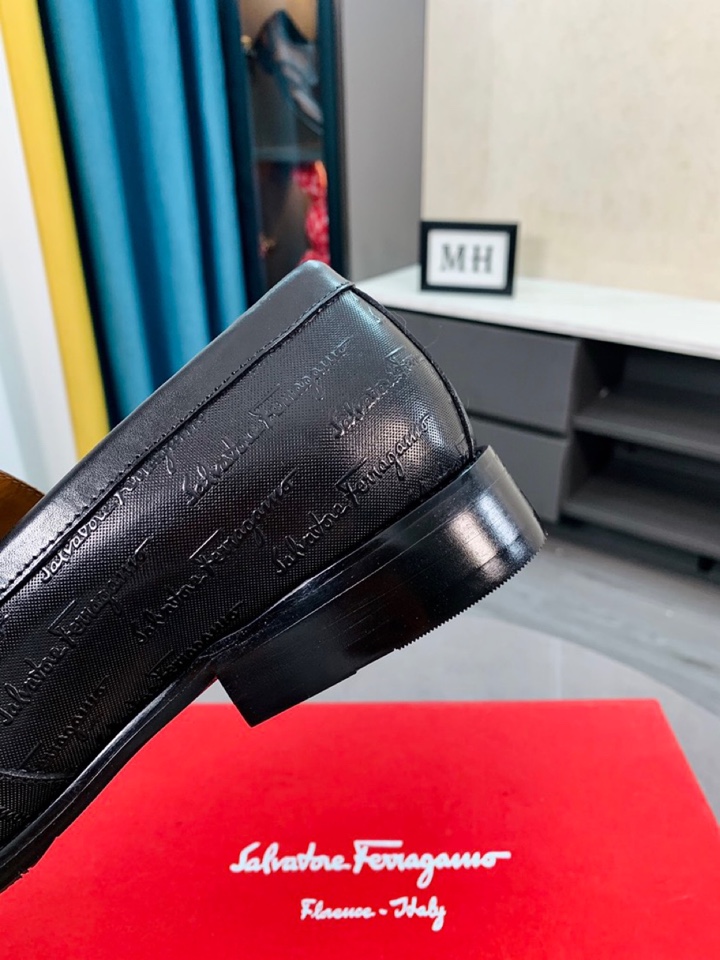 Salvatore Ferragamo Boots 27 - vstockx