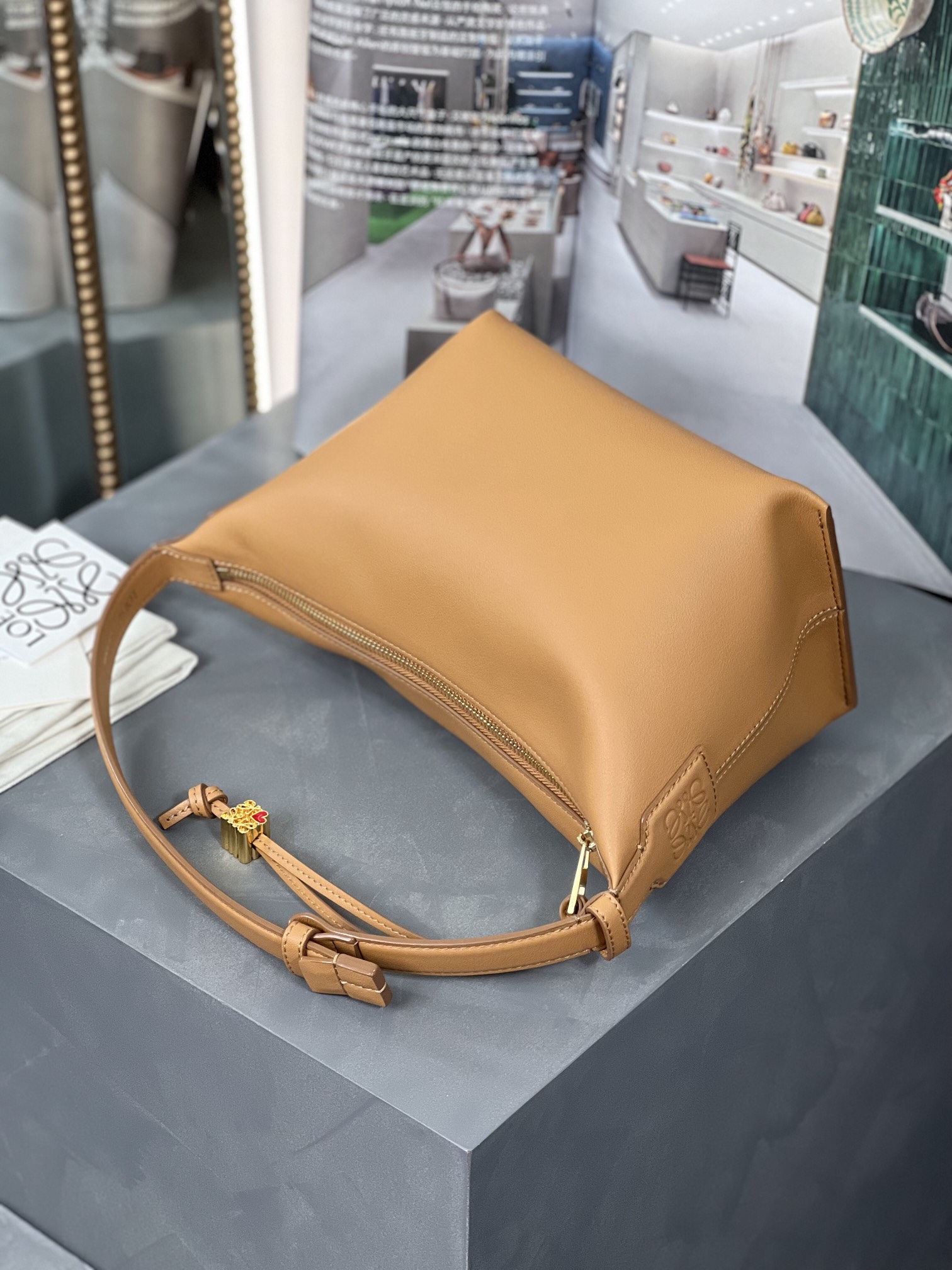 Handbags LOEWE Cubi size:21-17-13 cm - vstockx