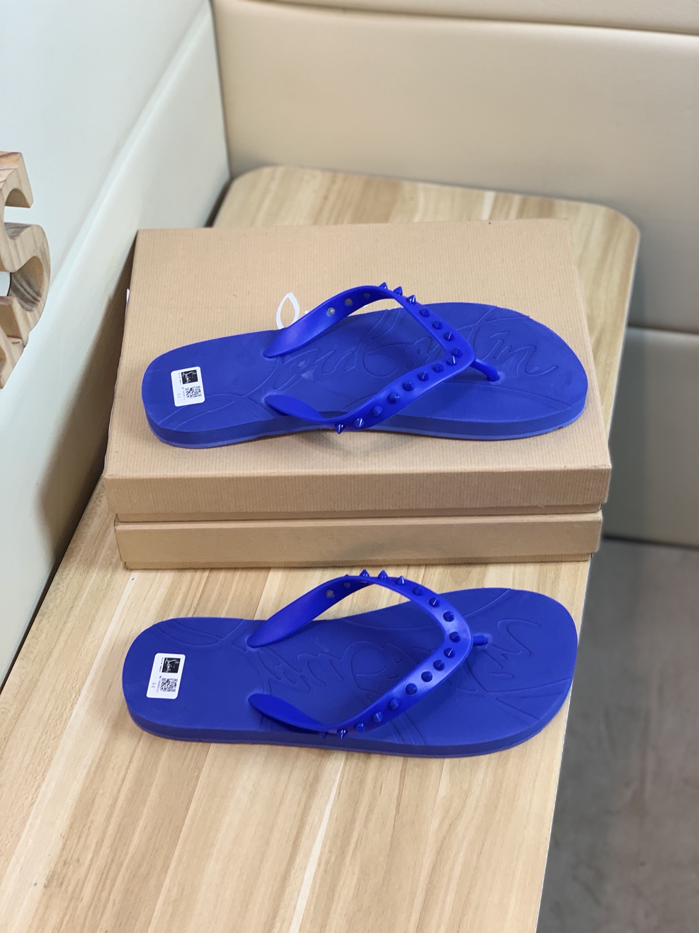 Christian Louboutin Loubi Flip Flat 1 - vstockx