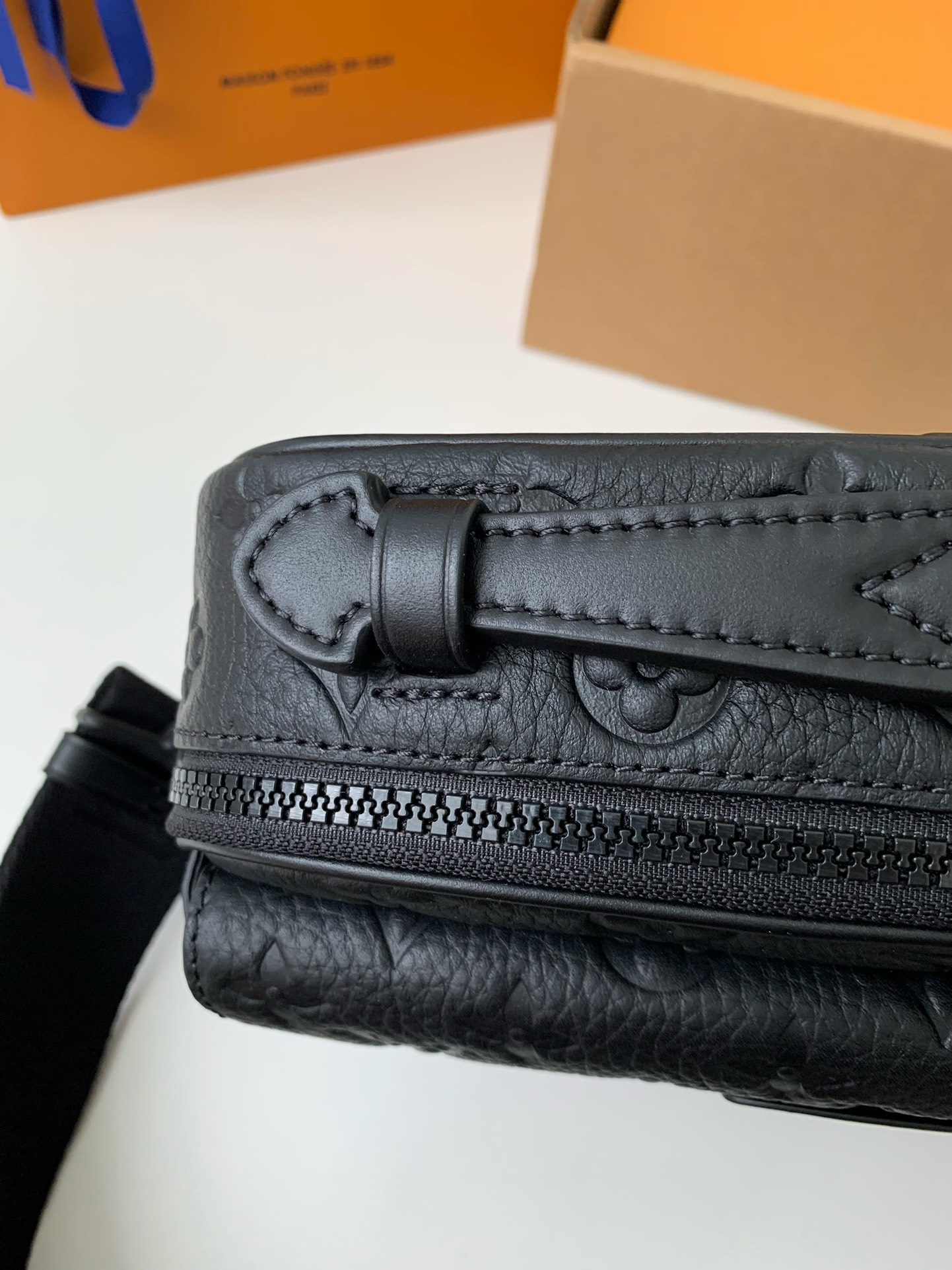 Handbags Louis Vuitton M58489 size:22*18*8 cm - vstockx