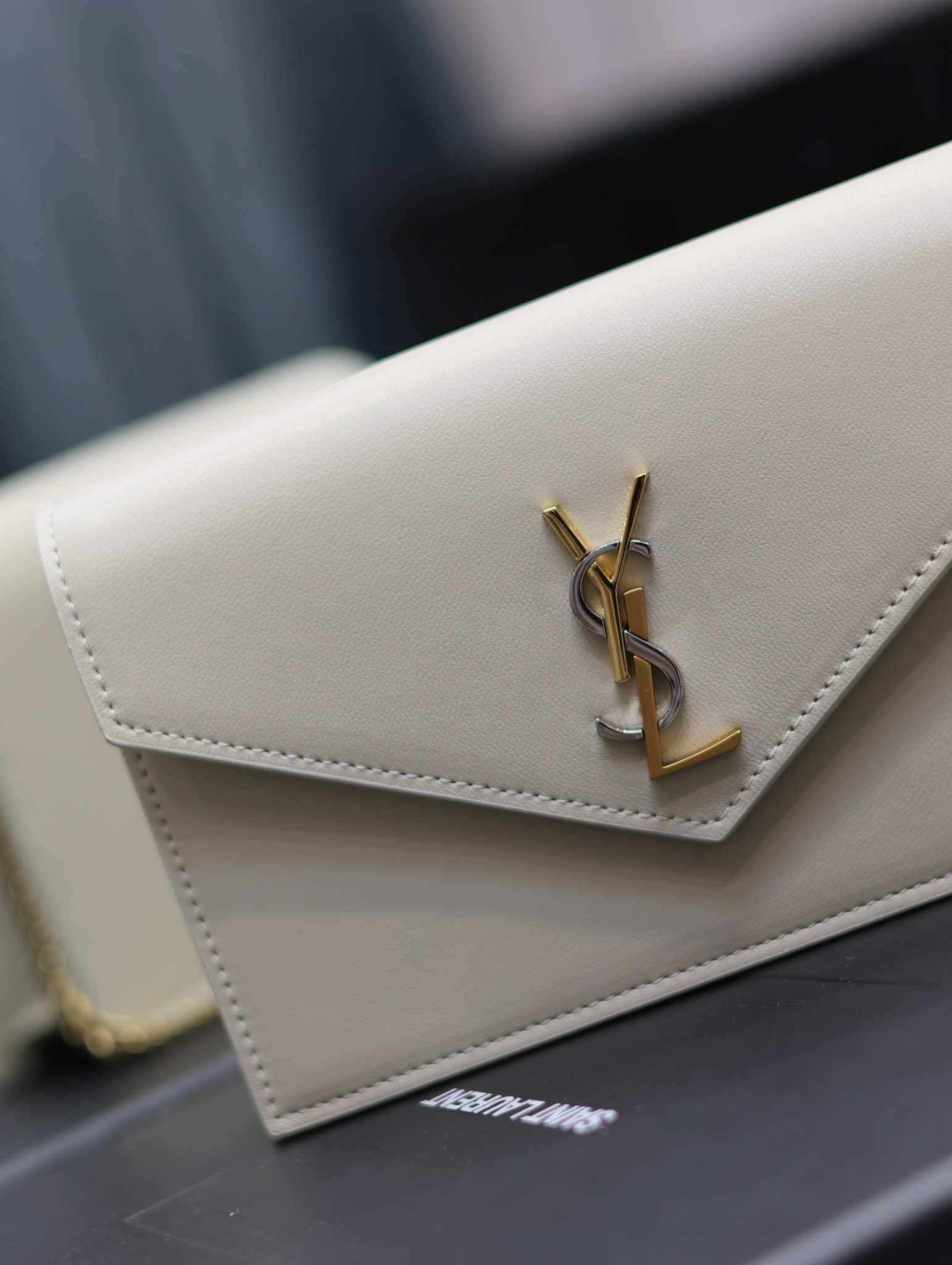 Handbags SAINT LAURENT 393953 size 19x11.5x4 cm - vstockx