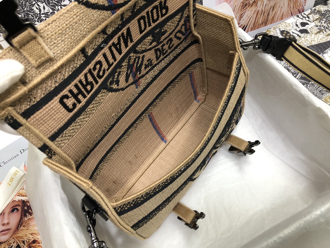 Handbag Dior M1241 size 23 x 15 x 8 cm - vstockx