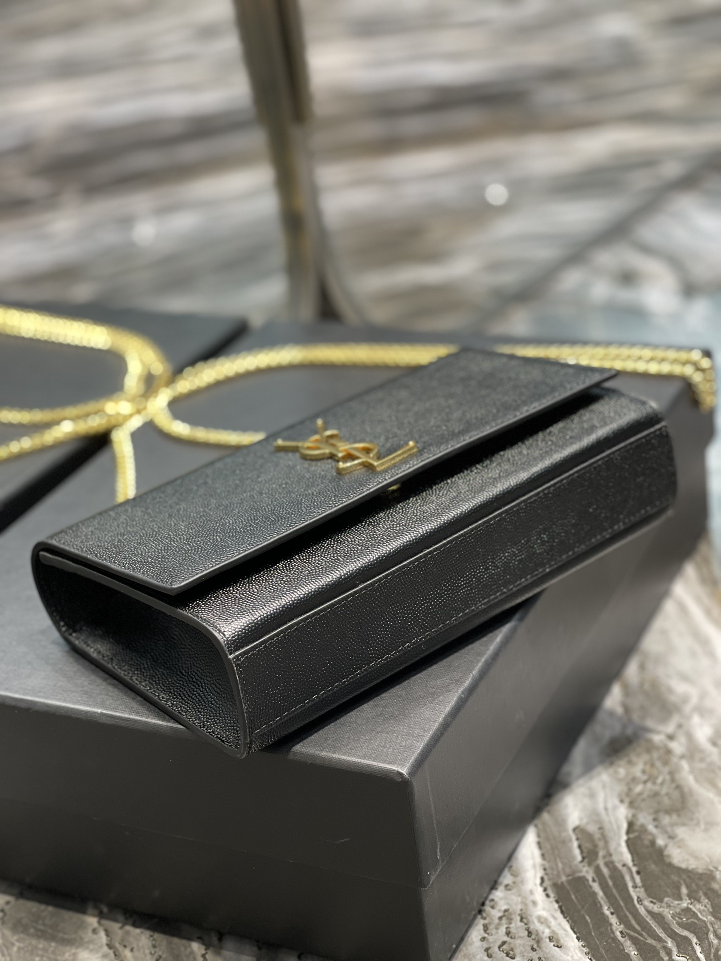 Handbags SAINT LAURENT 364021 size 24x14.5x5 cm - vstockx