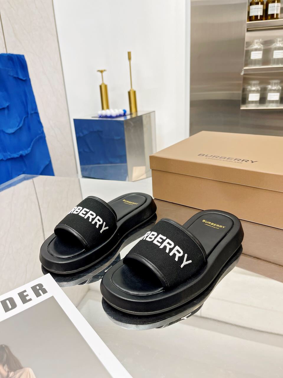 BURBERRY Buckingham Slides WOMEN 1 - vstockx