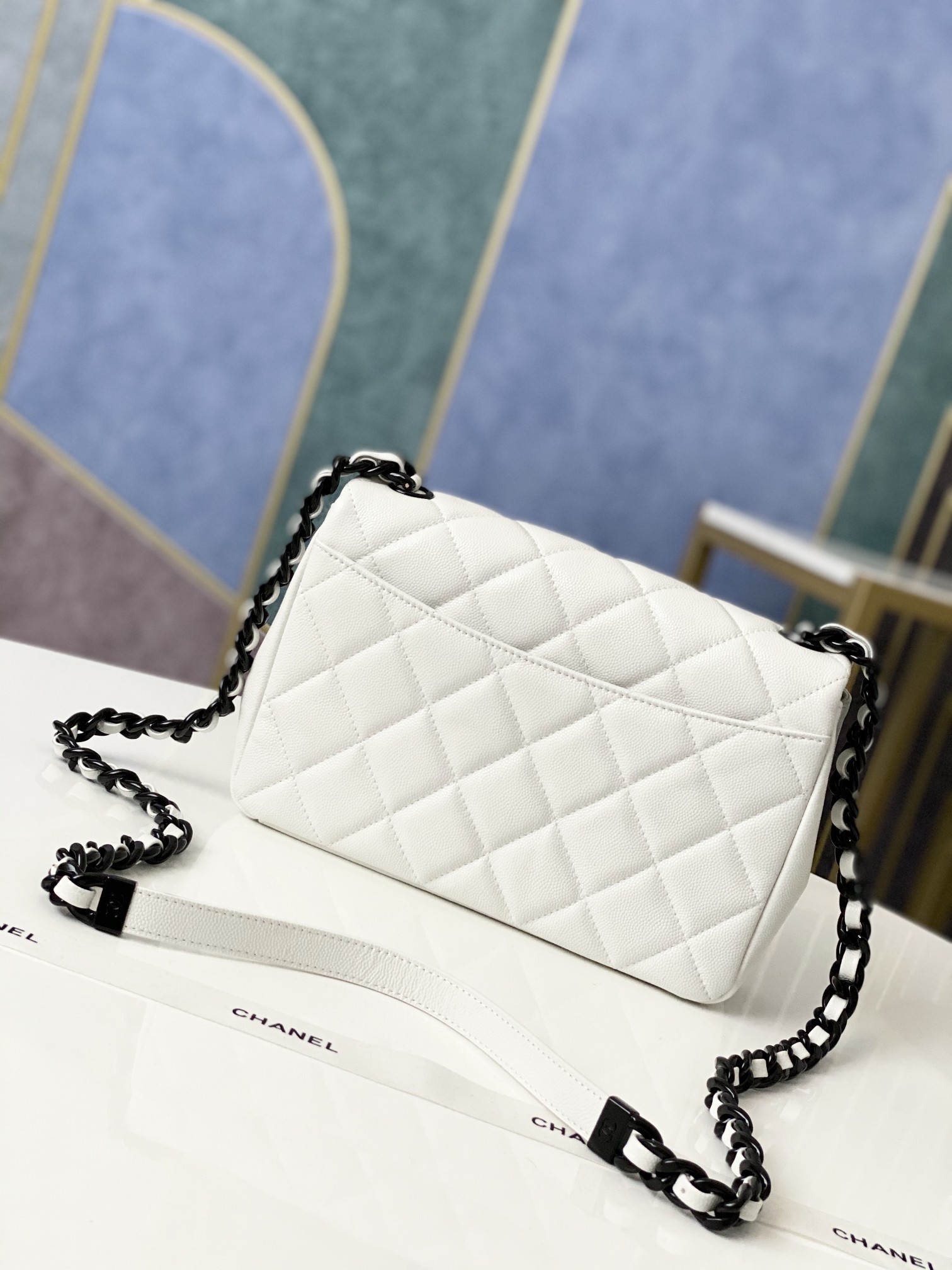 Handbag Chanel 2303 size 24x16.5x7 cm - vstockx