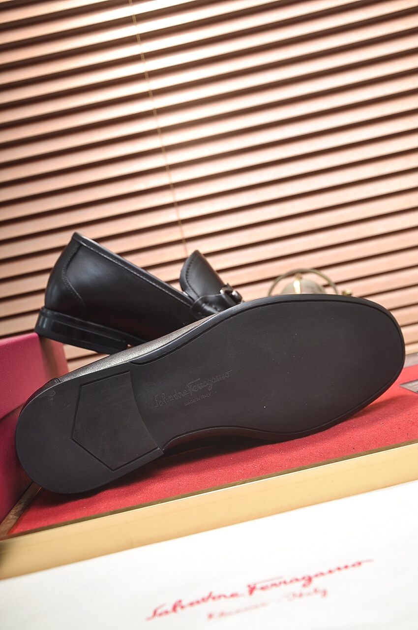 Salvatore Ferragamo Boots 7 - vstockx