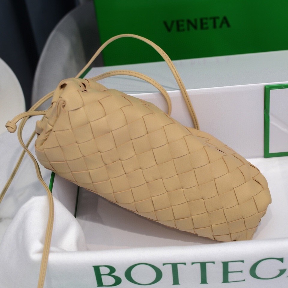 handbags Bottega Veneta The pouch size:23*13*8 - vstockx