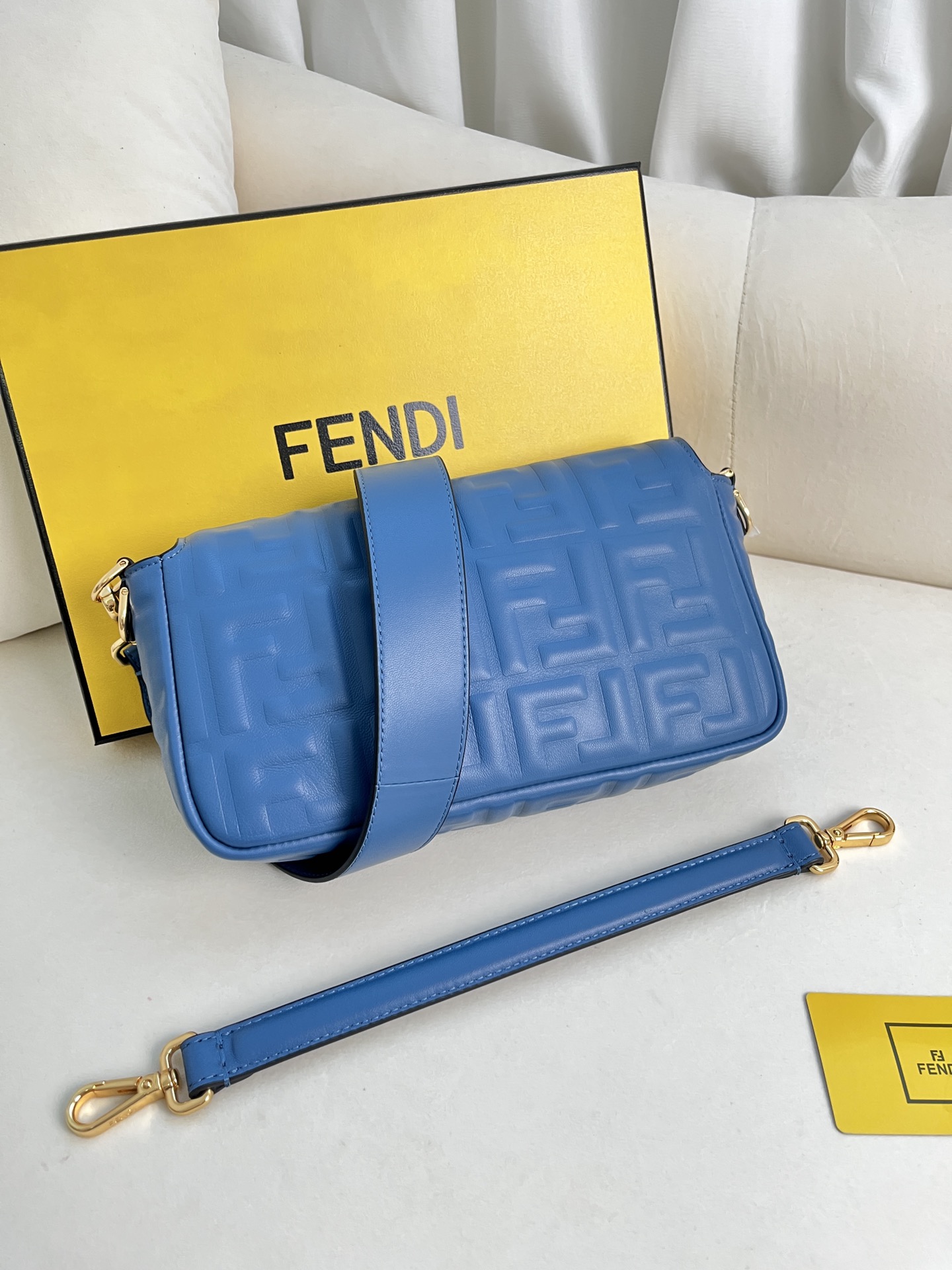 handbags FENDI 211 size:27*15*6cm - vstockx