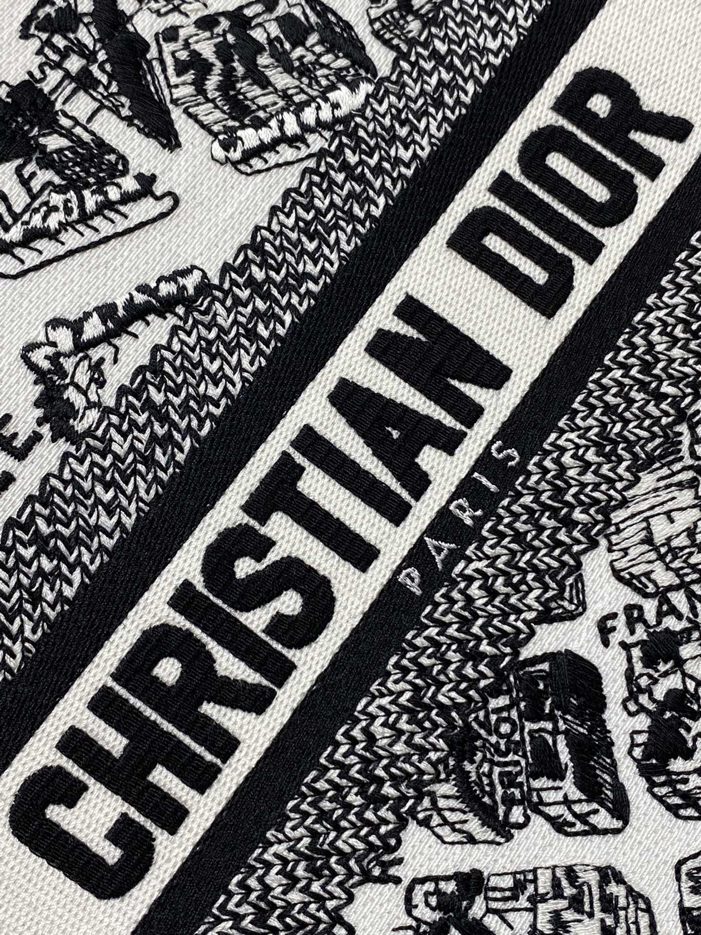 Handbag Dior size 26*8*22 cm - vstockx