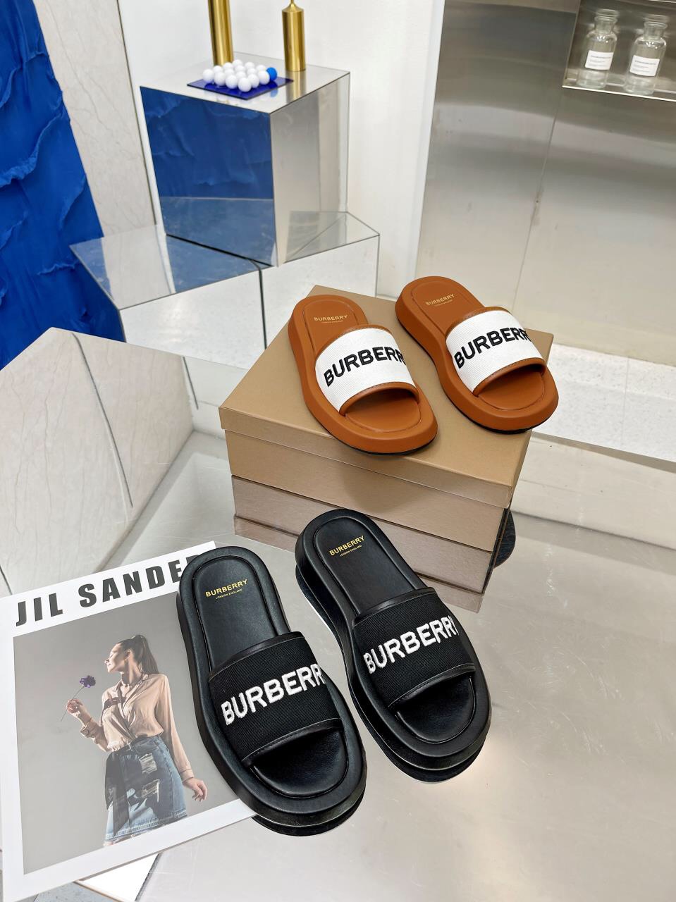 BURBERRY Buckingham Slides WOMEN 1 - vstockx