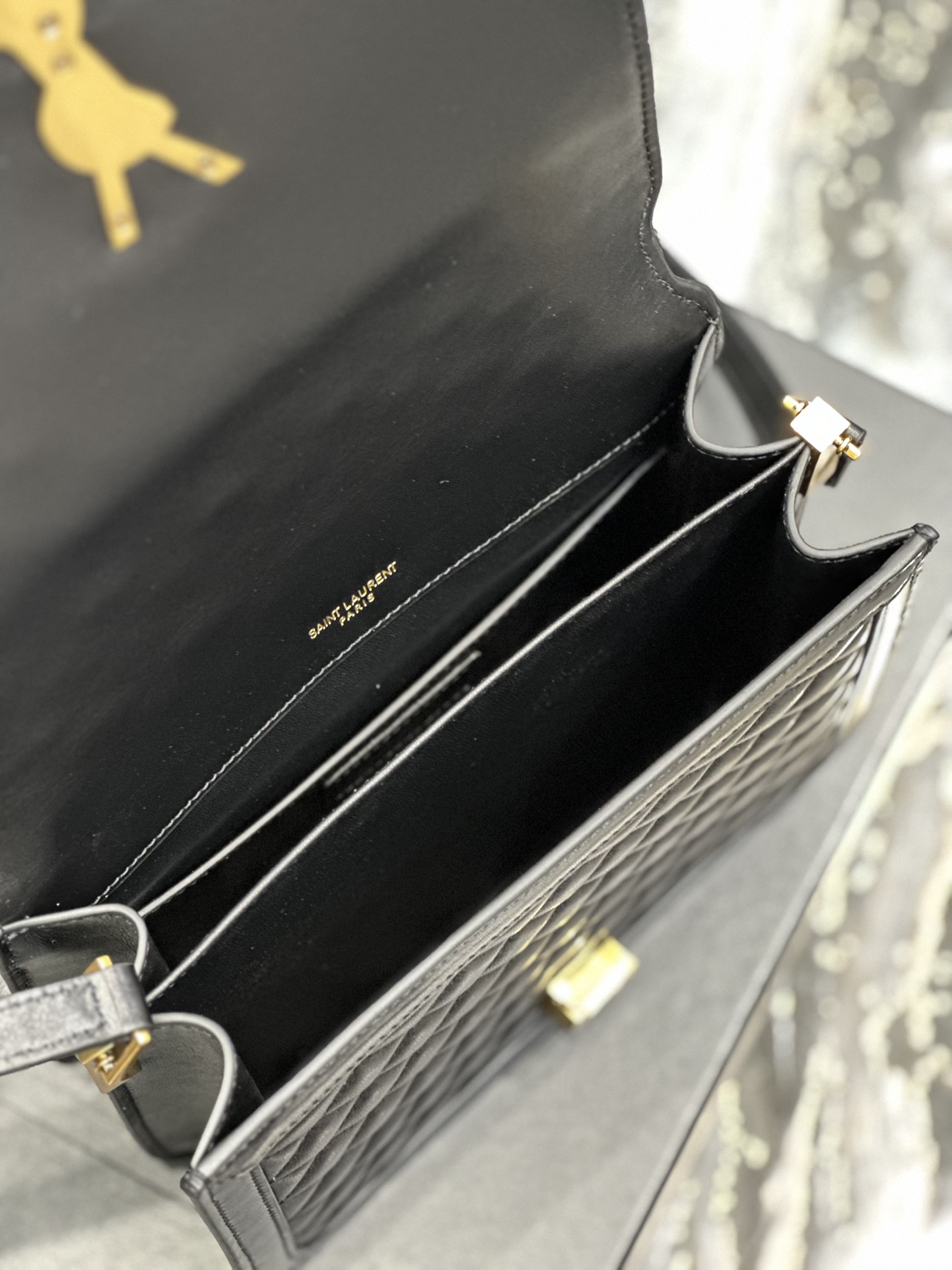 Handbags SAINT LAURENT 635025 size 22x18x5 cm - vstockx