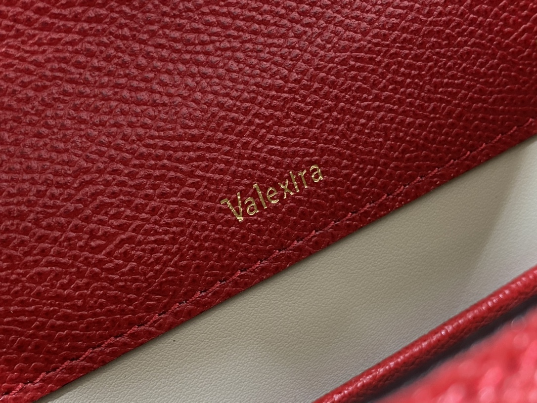 Handbag VALEXTRA size *'* - vstockx