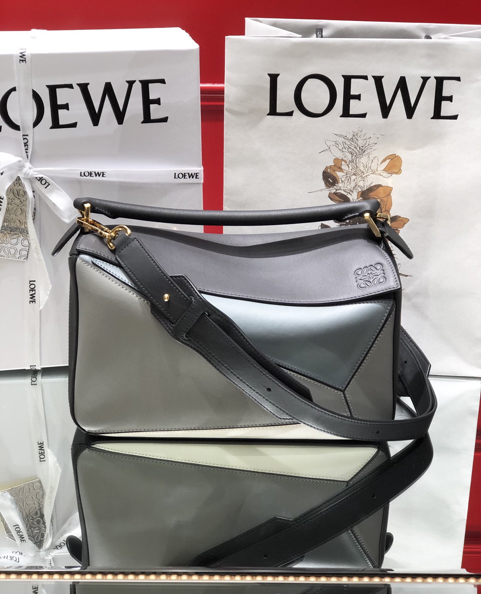 Handbags LOEWE Ykk size:29x18x12 cm - vstockx
