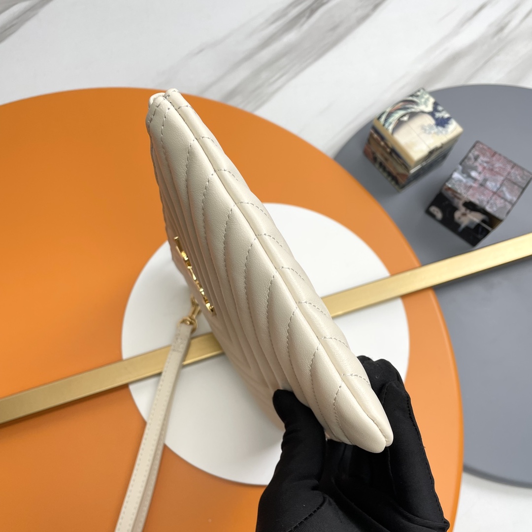 Handbags SAINT LAURENT 379039 size 24  17.5  1.5 cm - vstockx