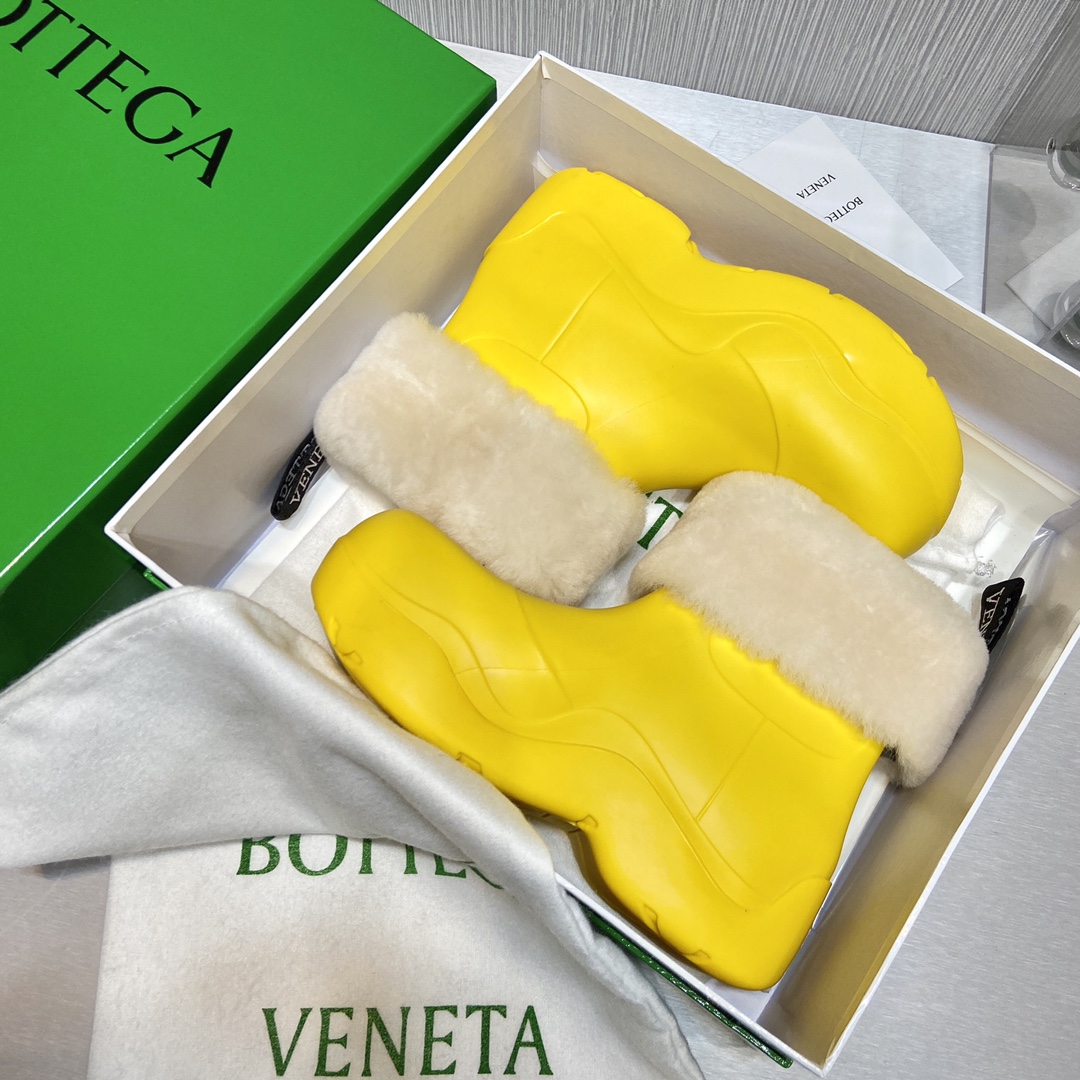 Bottega Veneta Boots 8 - vstockx