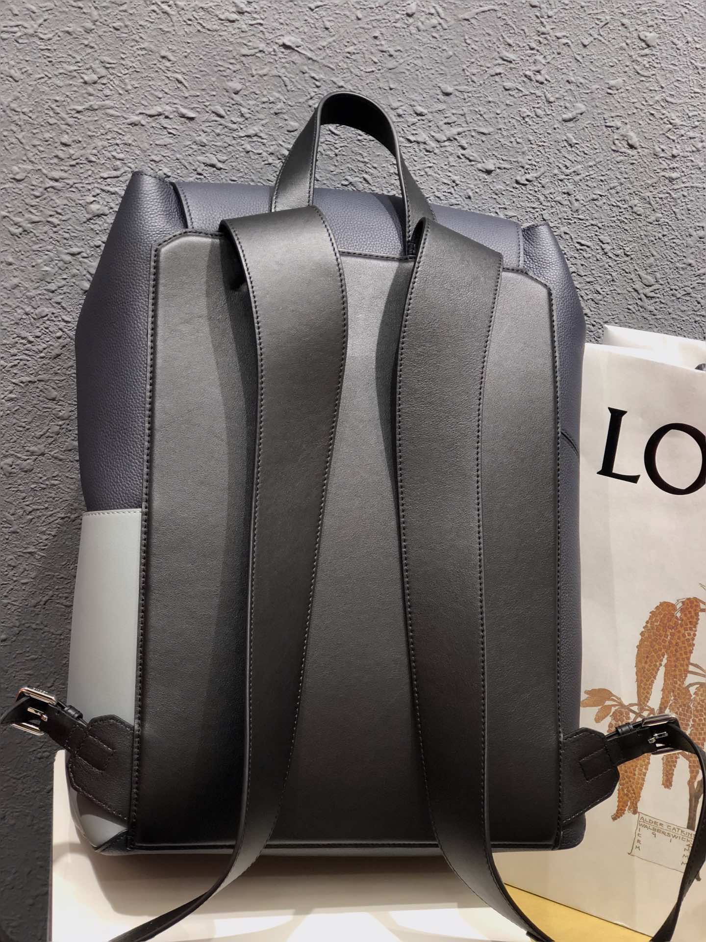 Handbags LOEWE ykk size:33x44.5x19 cm - vstockx
