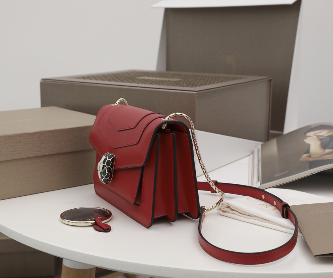 Handbags Bvlgari 2890769950 size:19*13*7 cm - vstockx