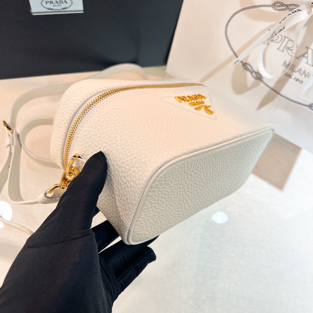 handbags prada 1BH202 18*11.5*7.5 - vstockx