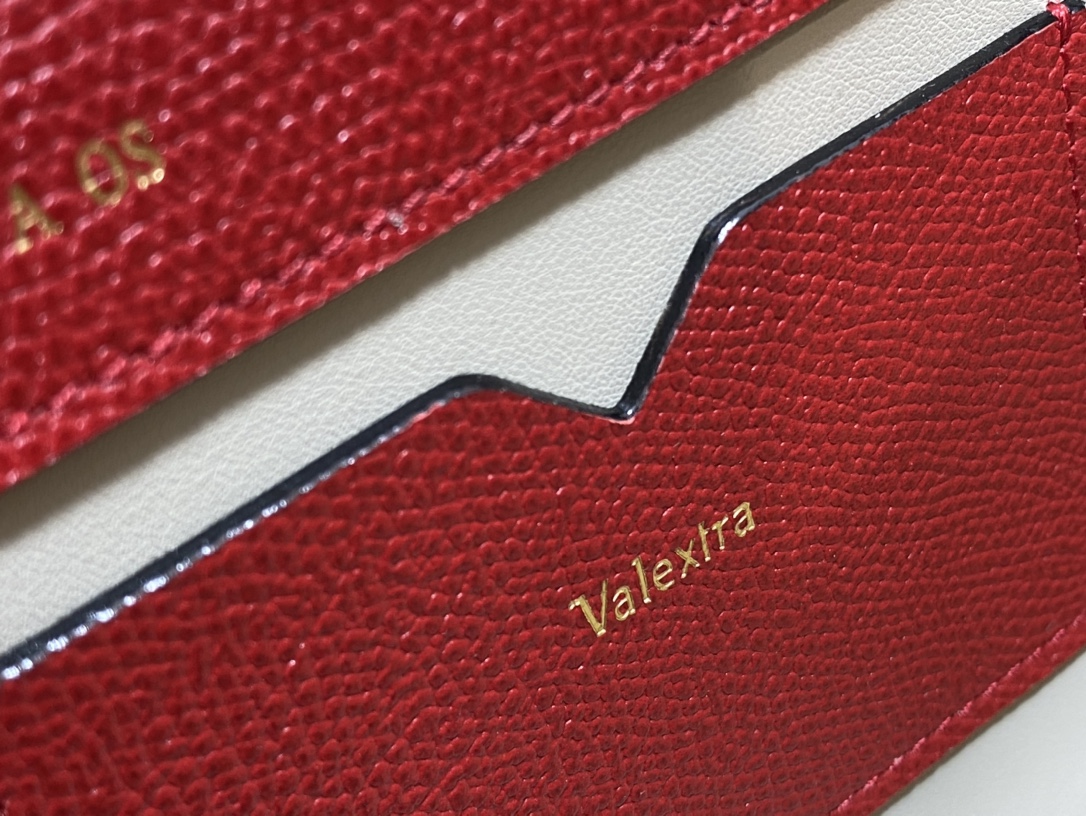 Handbag VALEXTRA size '**' - vstockx