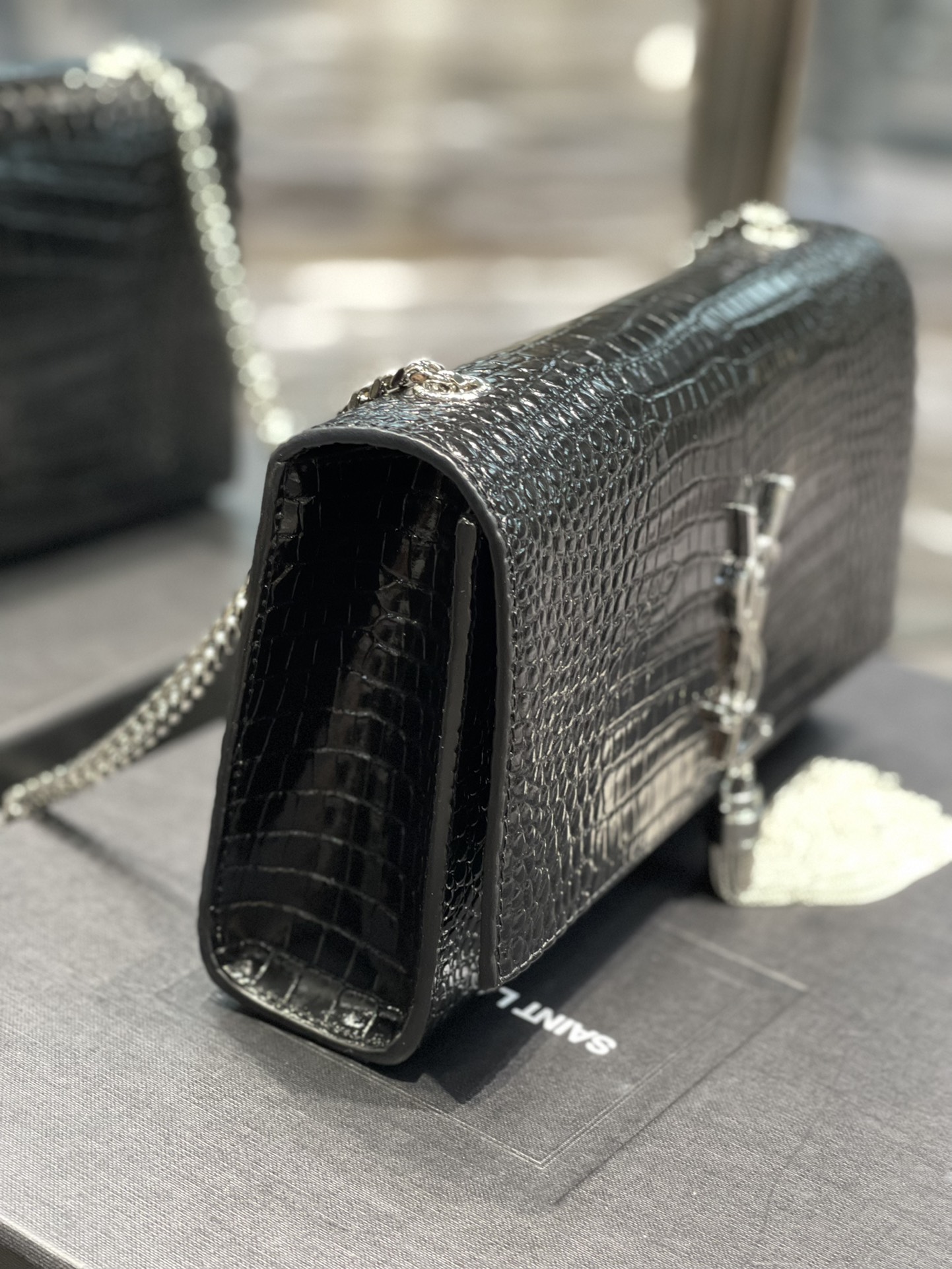 Handbags SAINT LAURENT 354119 size 24x14.5x5 cm - vstockx