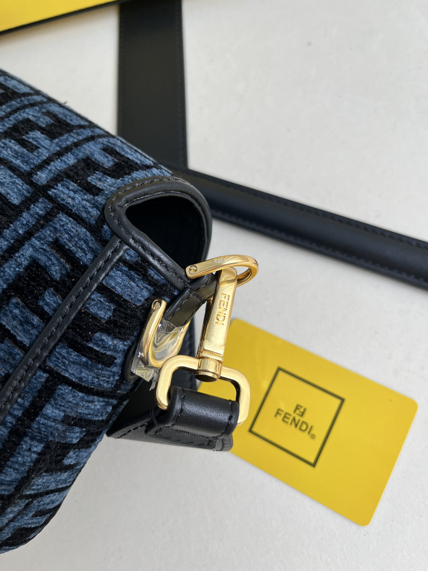 handbags FENDI 233 size:27*15*6cm - vstockx