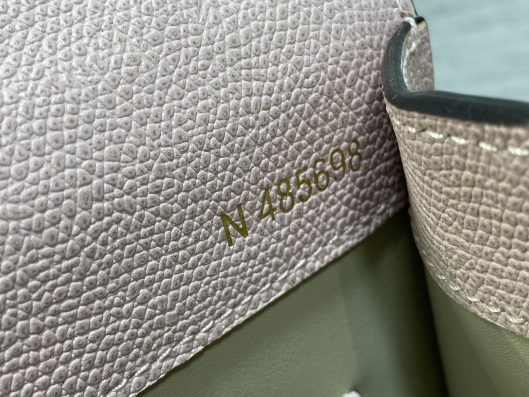 Handbag VALEXTRA size *'* - vstockx