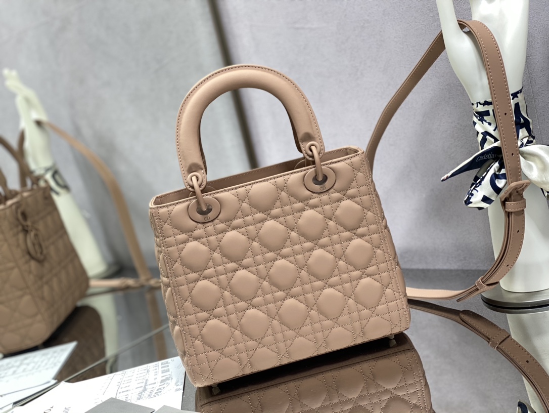 Handbag Dior size 24 cm - vstockx