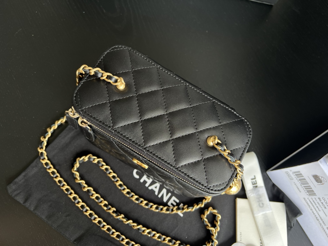 Handbag Chanel AP2303 size 17cmx9.5cmx8 cm - vstockx