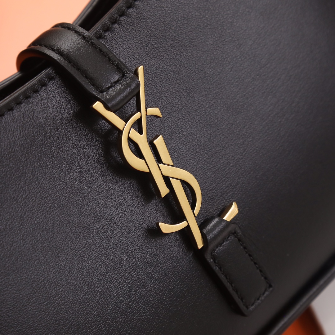 Handbags SAINT LAURENT 710318 size 19X11.5x4.5 cm - vstockx