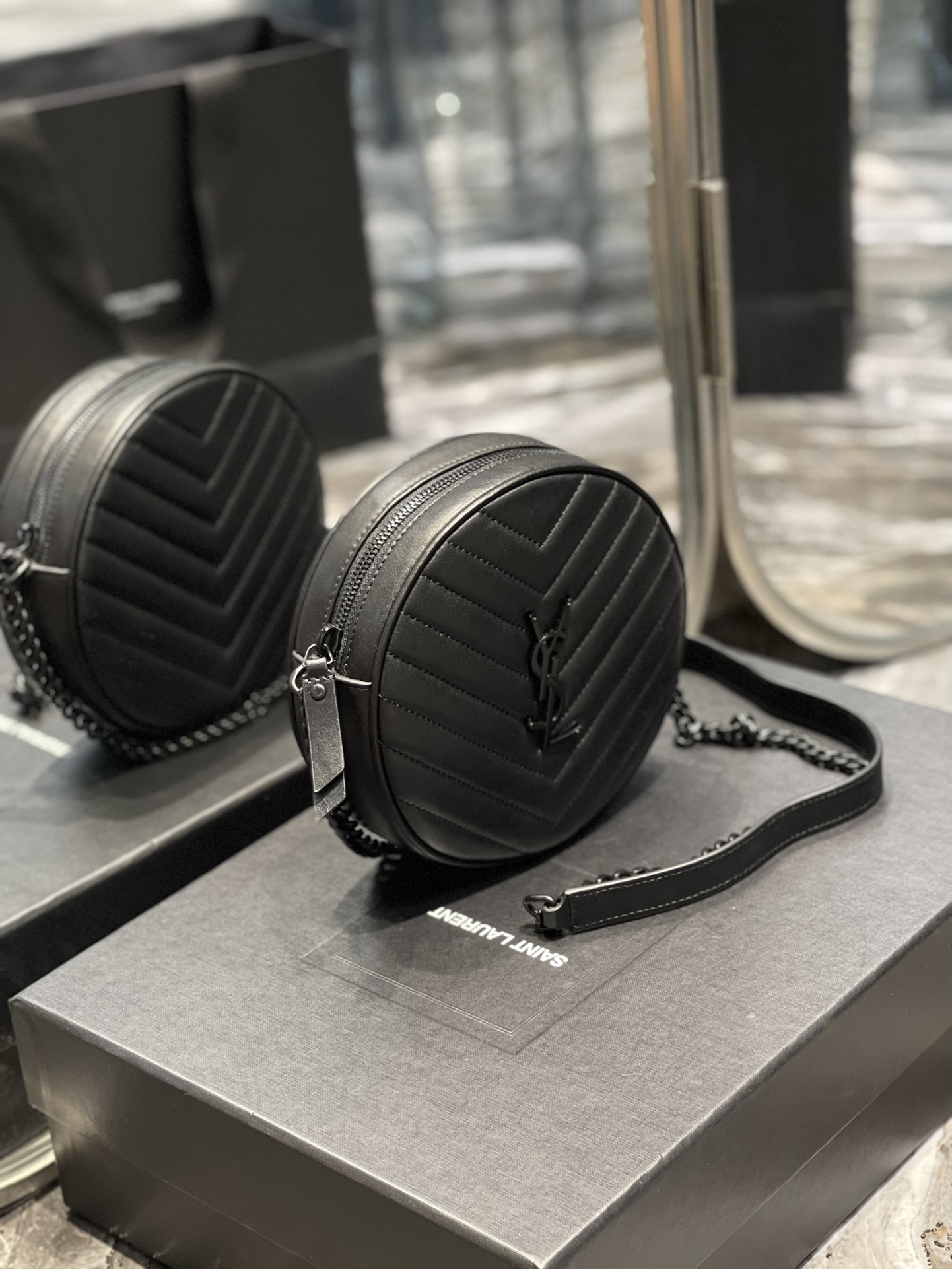 Handbags SAINT LAURENT 610436 size 17x17x5.5 cm - vstockx