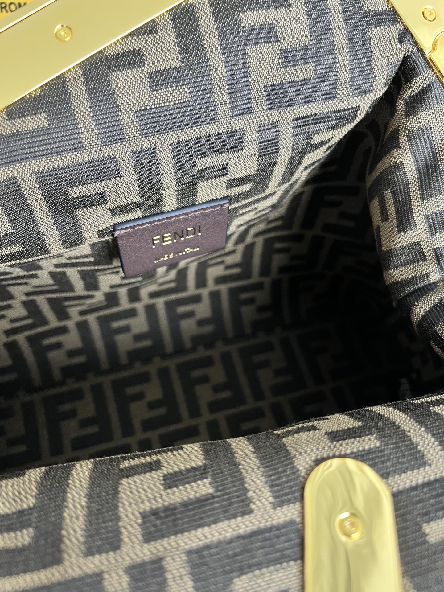 handbags FENDI 209 size:32.5*15*23.5cm - vstockx