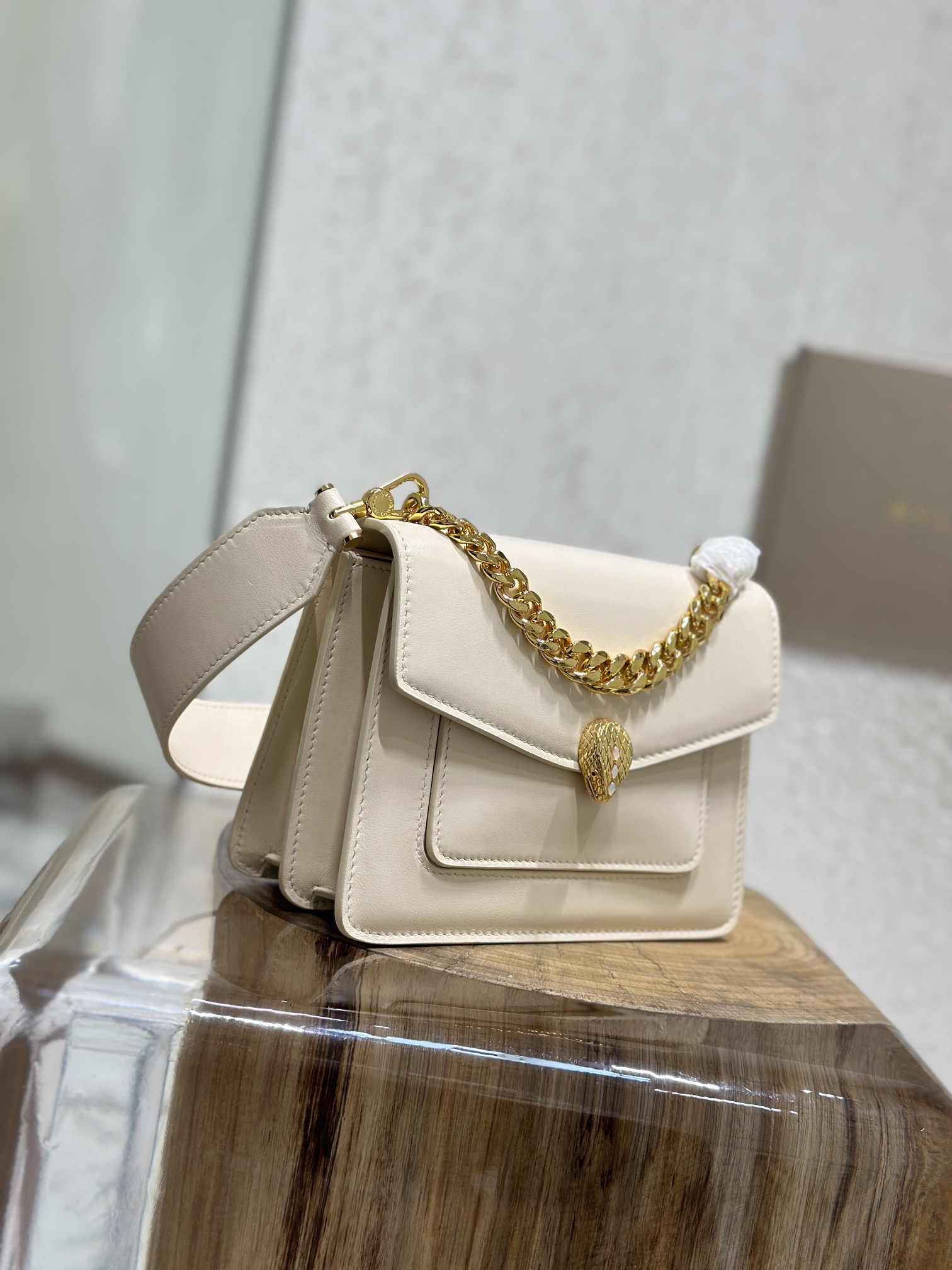 Handbags Bvlgari 290763 size:20*14*8 cm - vstockx