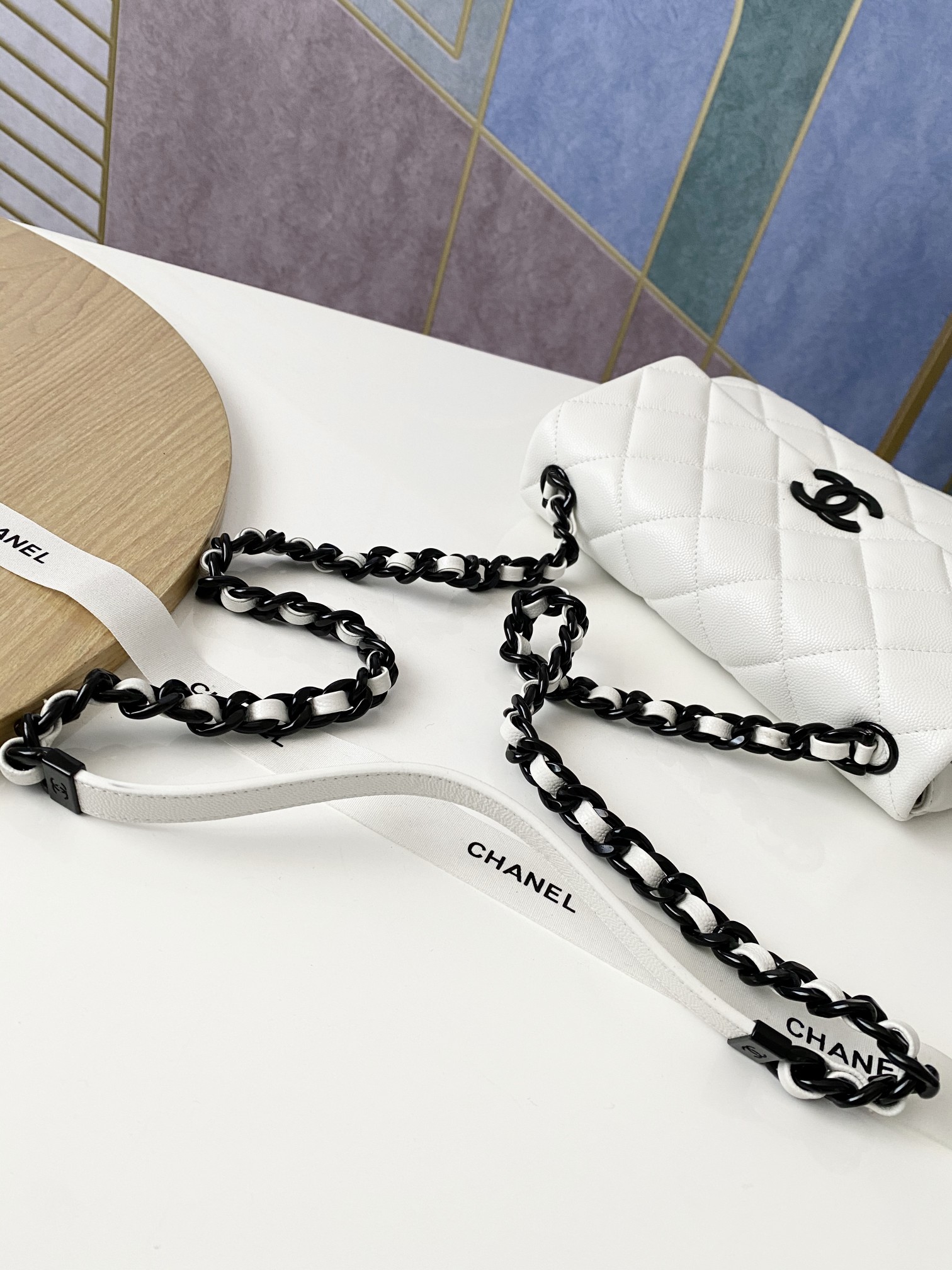 Handbag Chanel 2303 size 24x16.5x7 cm - vstockx