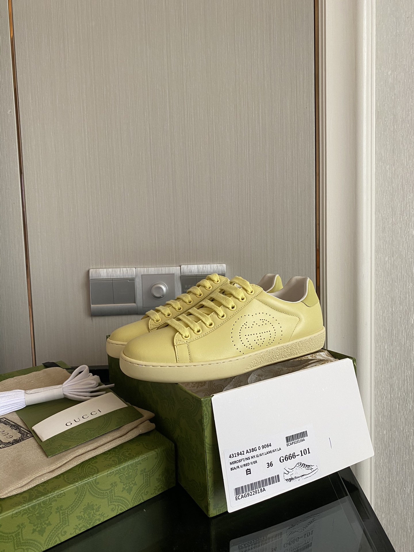 Gucci Women's Ace sneaker with bee sneaker 4 - vstockx