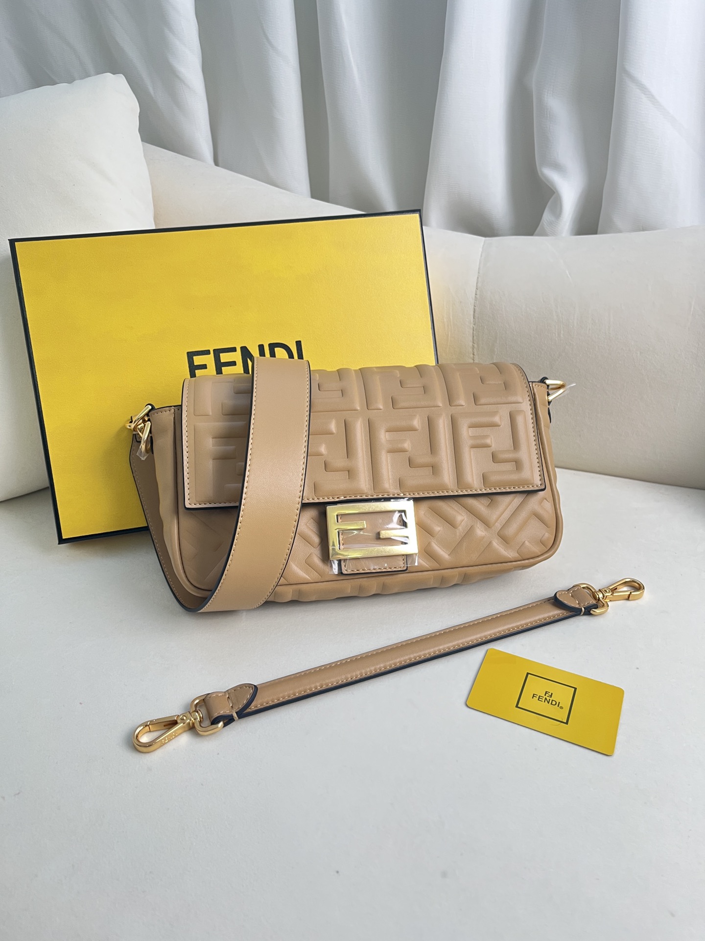 handbags FENDI 211 size:27*15*6cm - vstockx