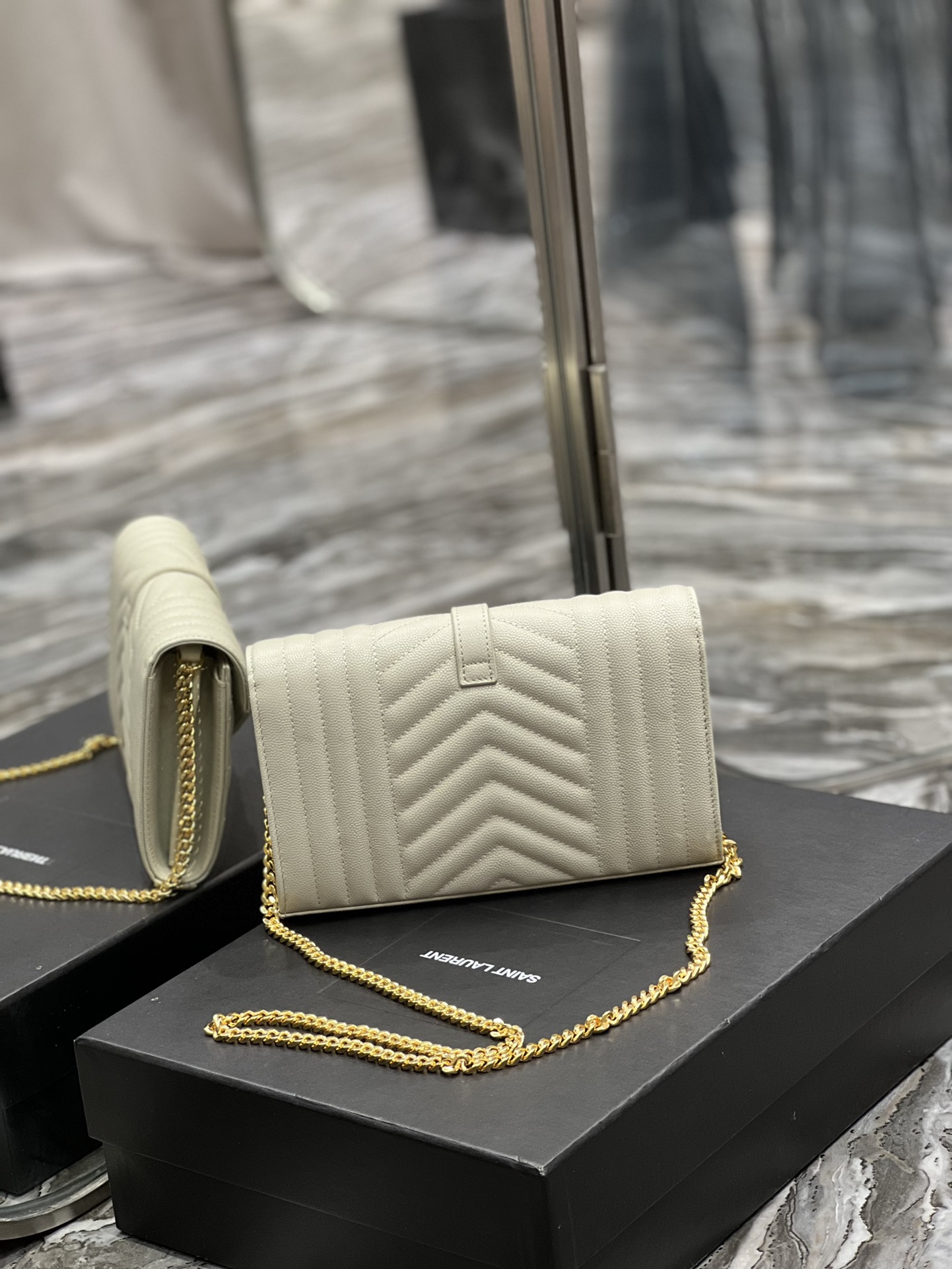 Handbags SAINT LAURENT 620280 size 22.5x14x4 cm - vstockx