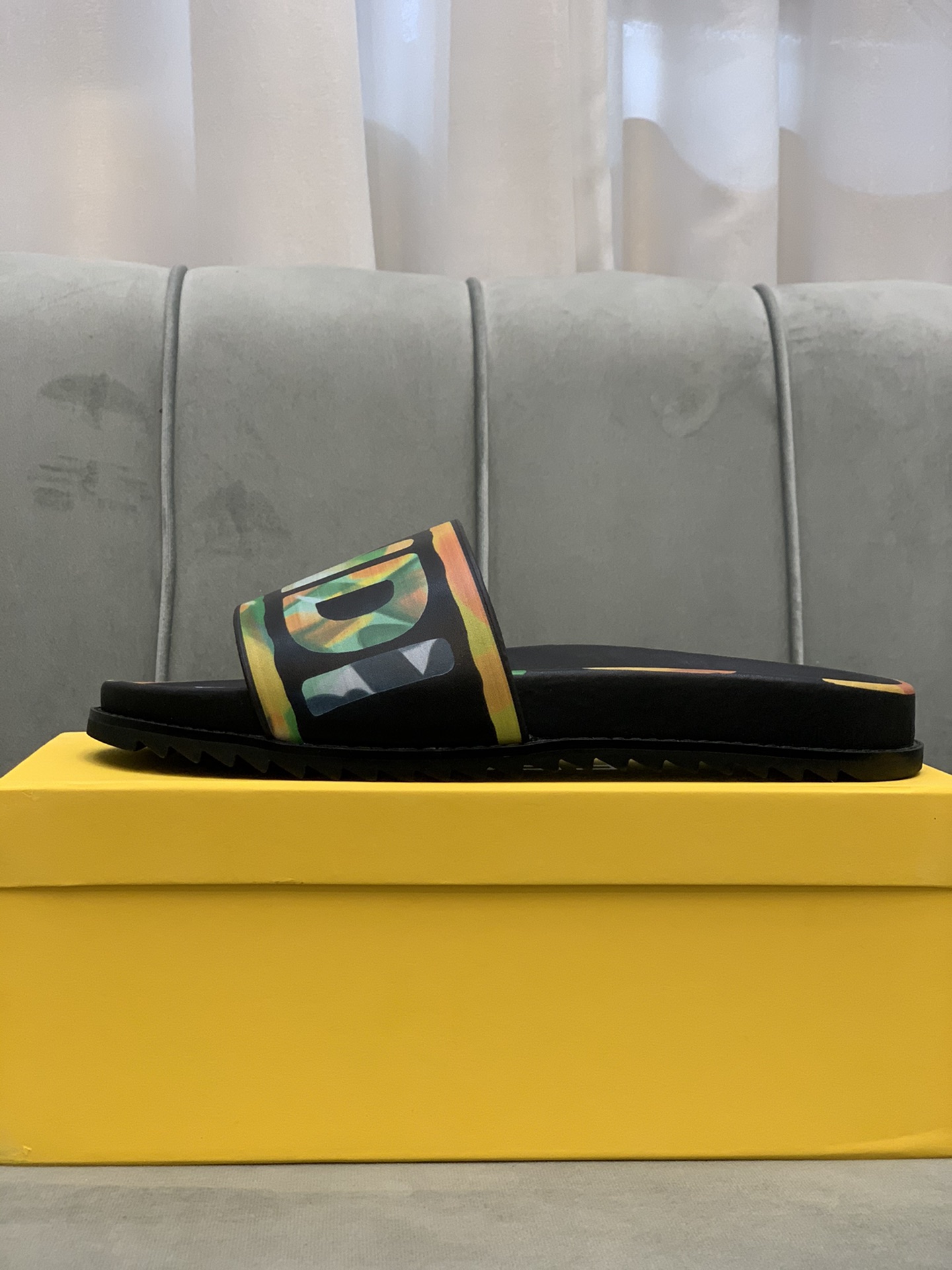 Fendi Slides 1 - vstockx