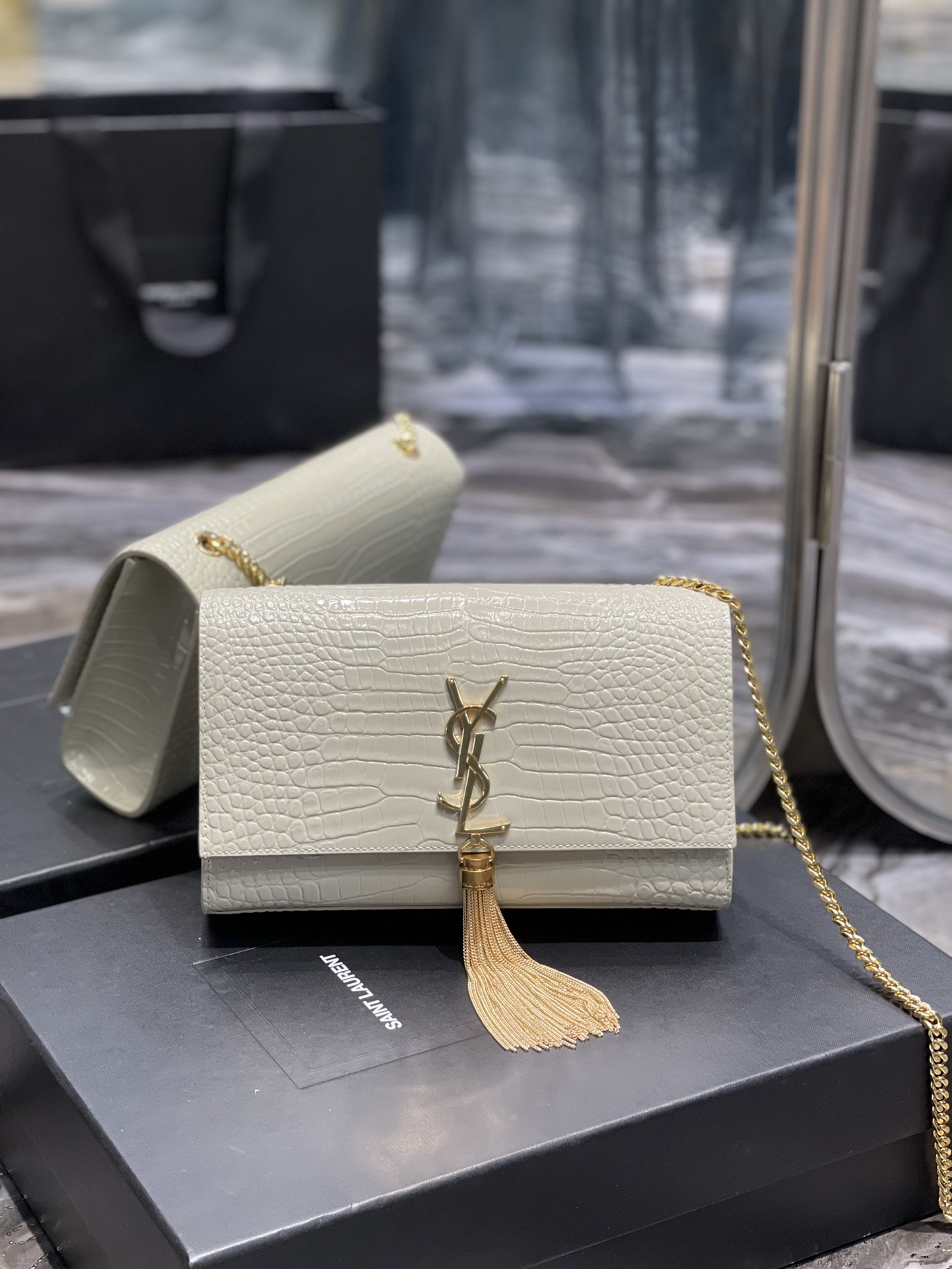 Handbags SAINT LAURENT 354119 size 24x14.5x5 cm - vstockx