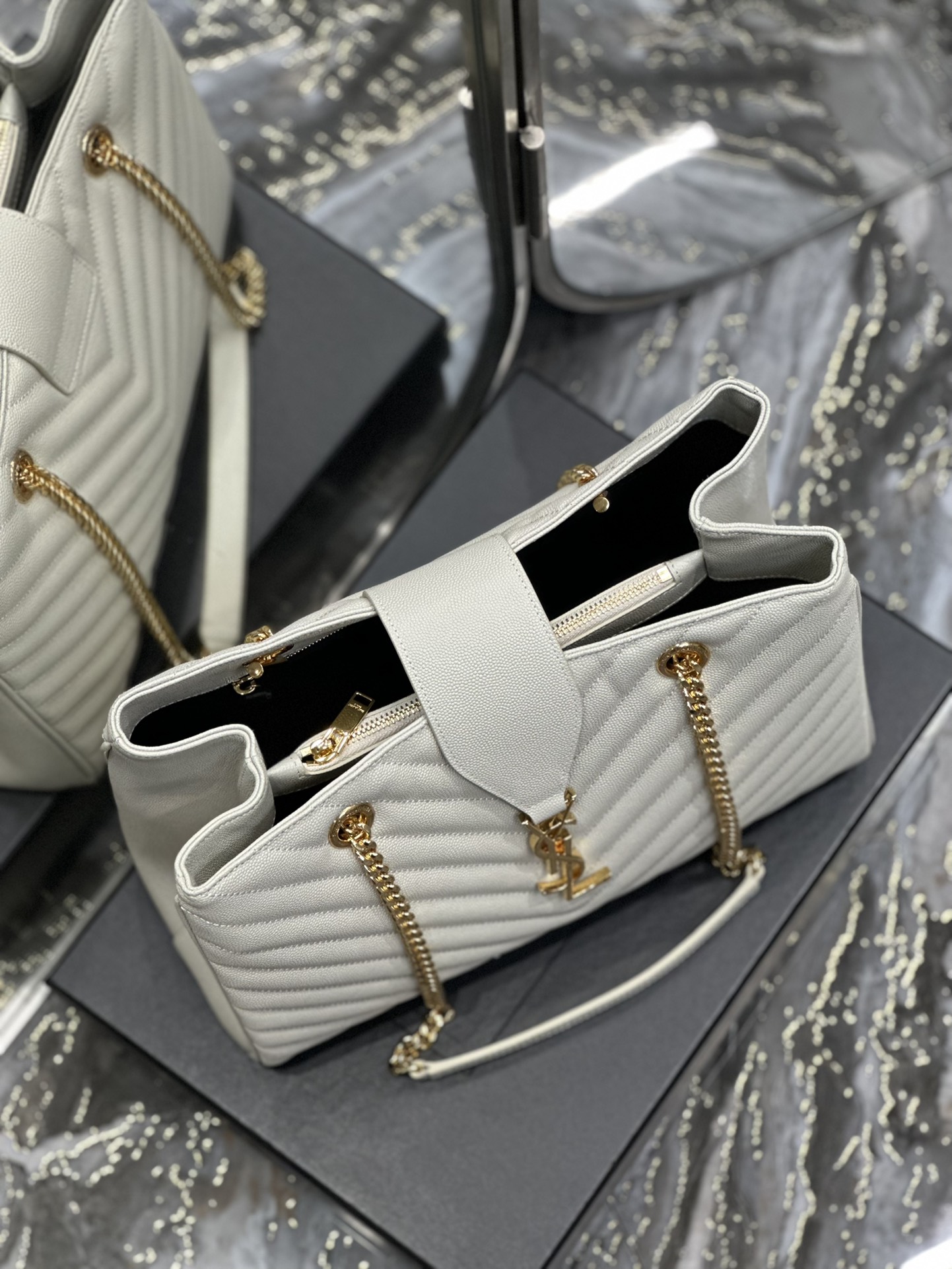 Handbags SAINT LAURENT 668900 size 33  22  15 cm - vstockx