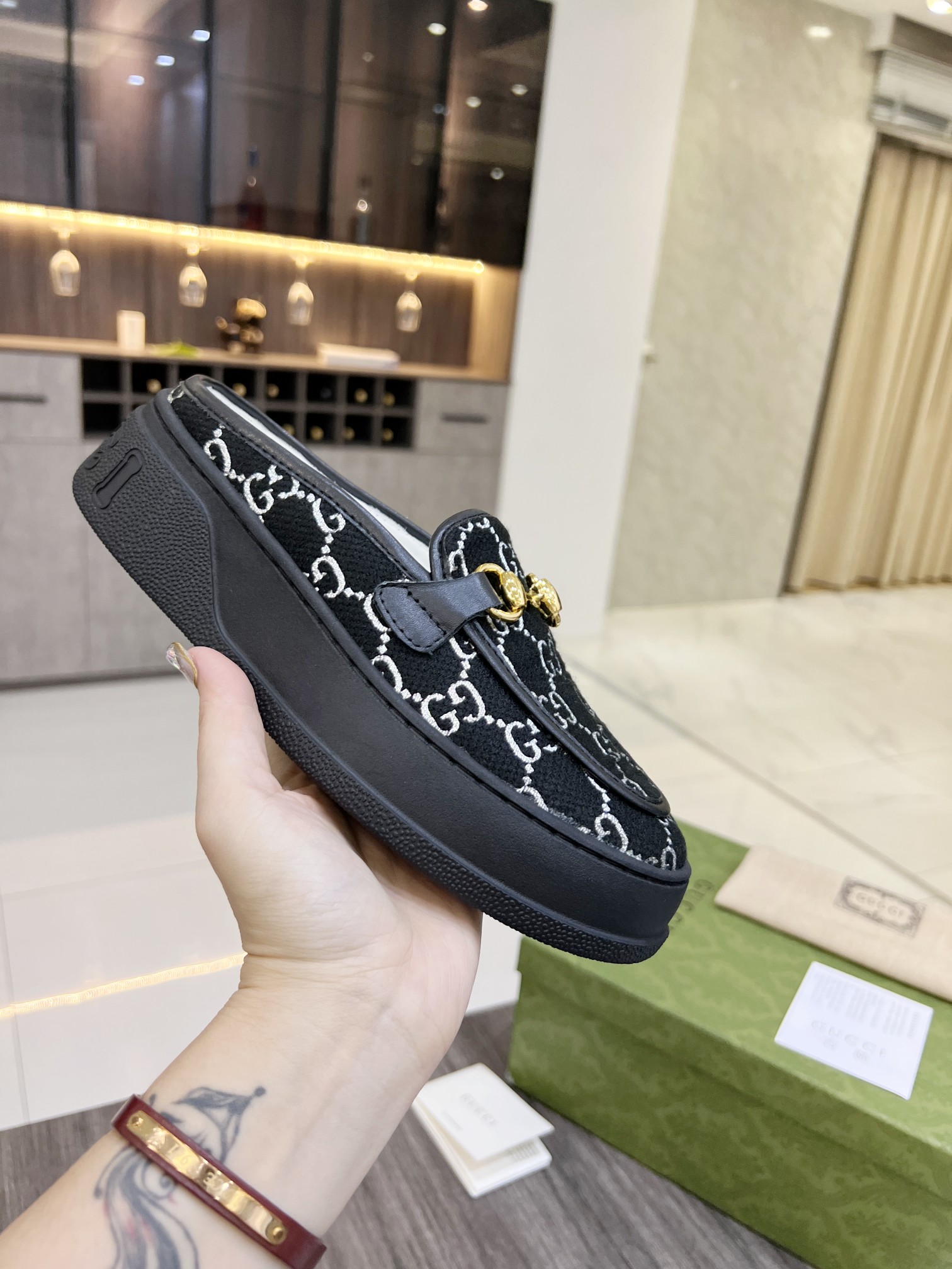 Gucci Women's WOMEN 6 - vstockx