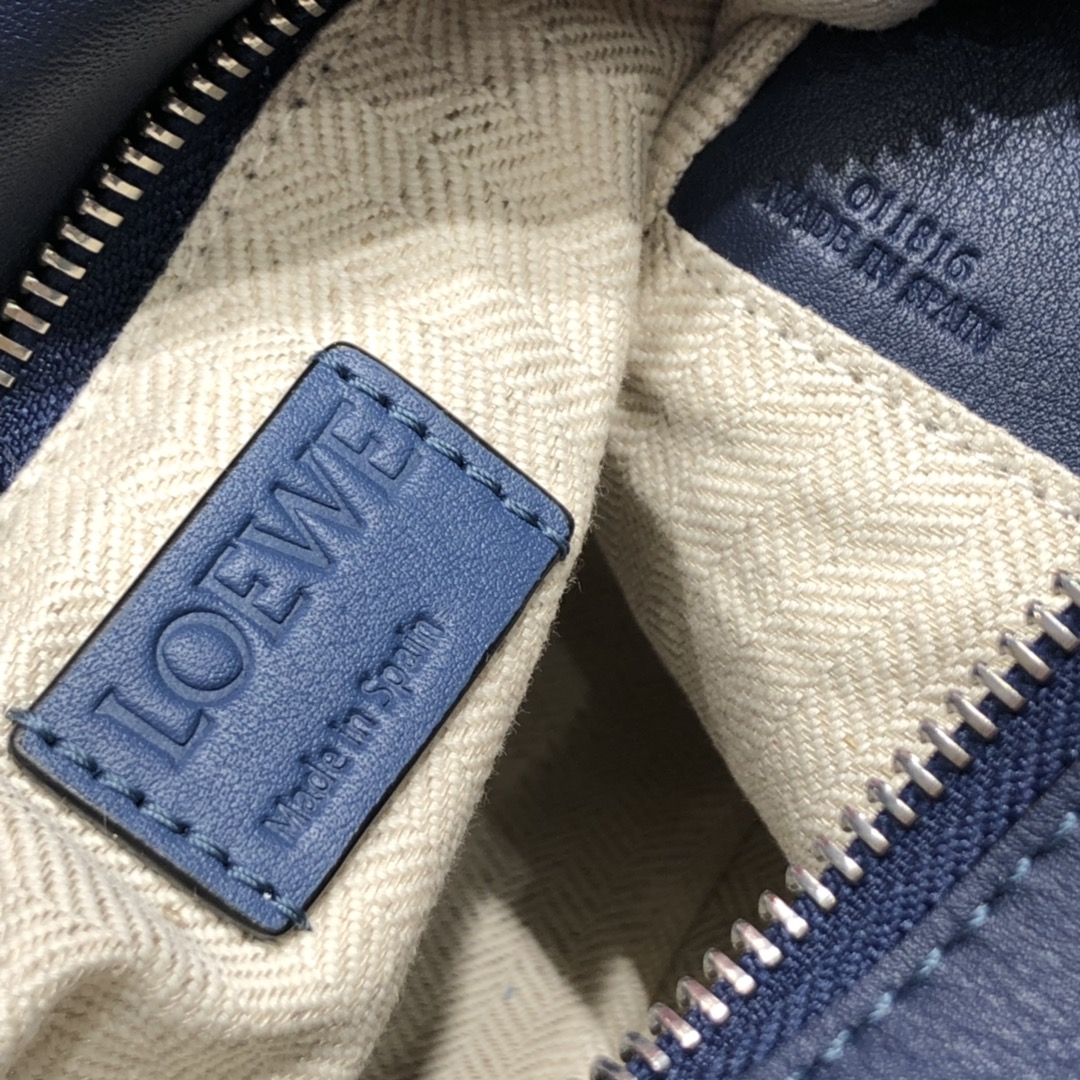 Handbags LOEWE ZP size:2414-11 cm - vstockx