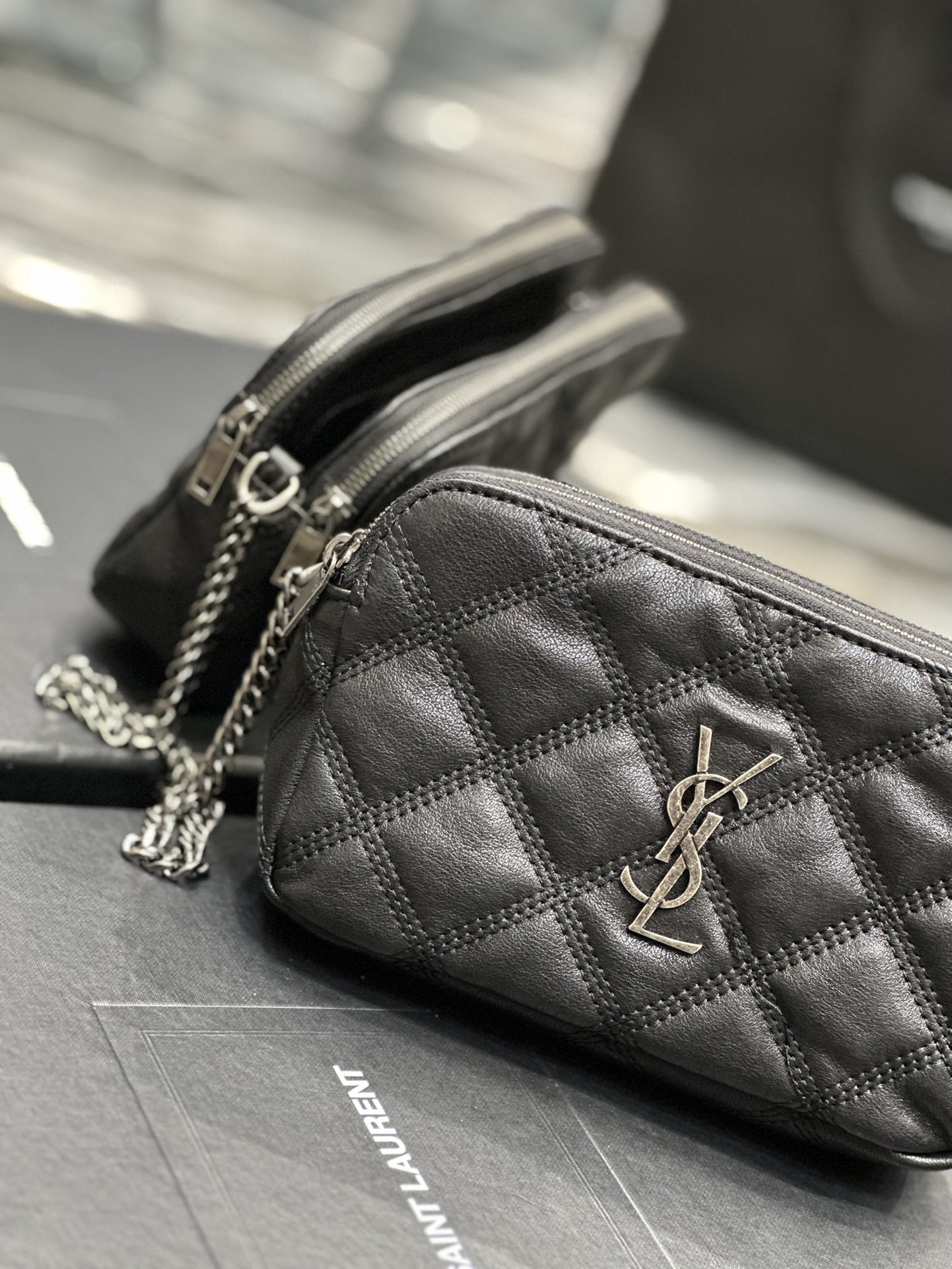 Handbags SAINT LAURENT 698567 size 19x11x5 cm - vstockx