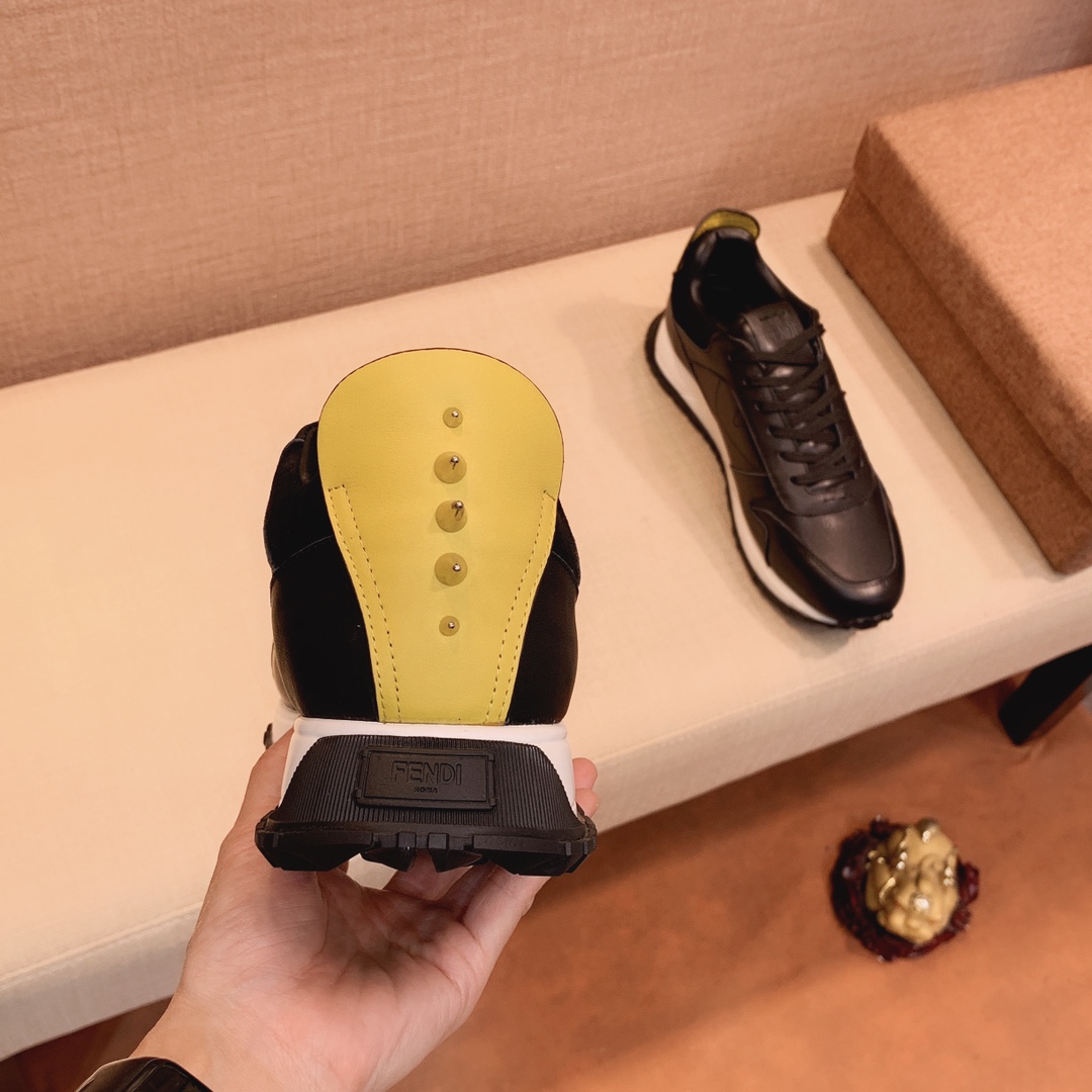 Fendi Low Top Sneakers 16 - vstockx