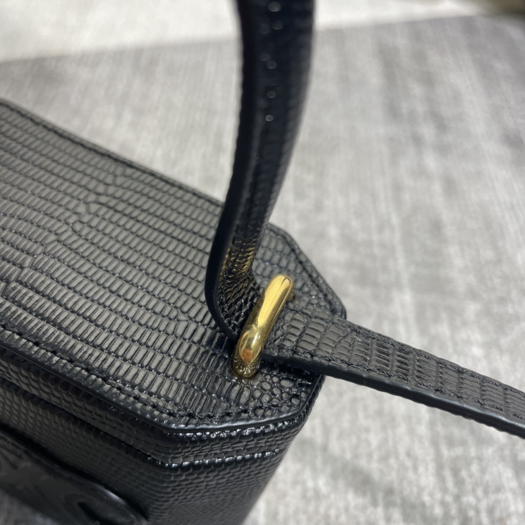 Handbags CELIN LOCK TRIOMPHE 199602 size:11 X 10 X 5 cm - vstockx