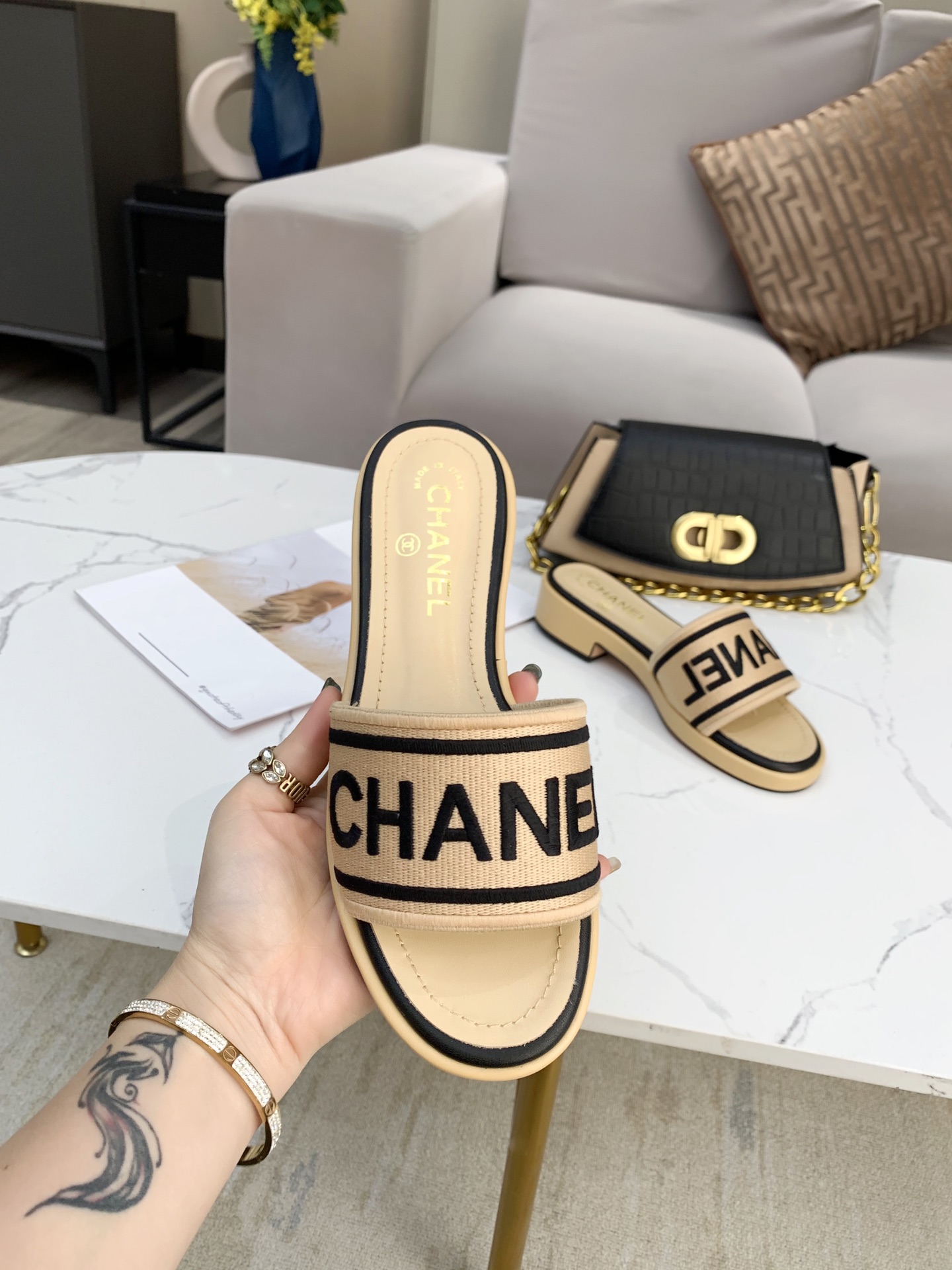 Chanel Slides 18 - vstockx