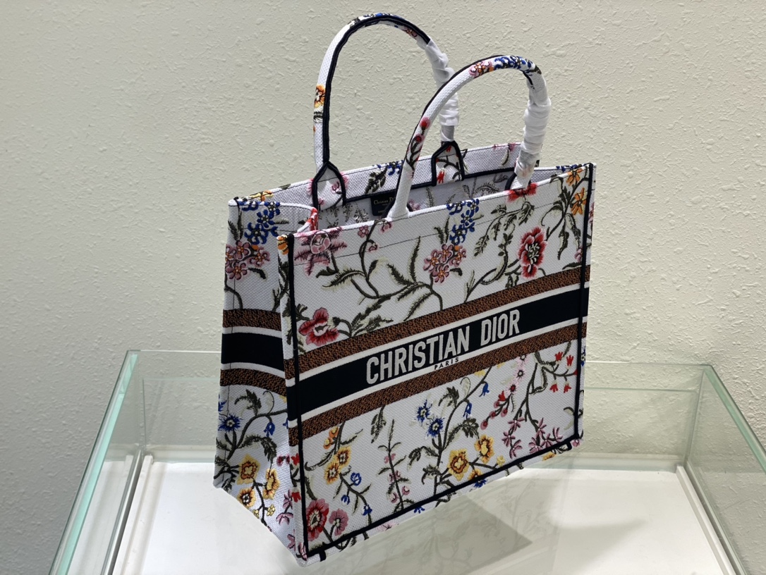 Handbag Dior size 41 cm - vstockx