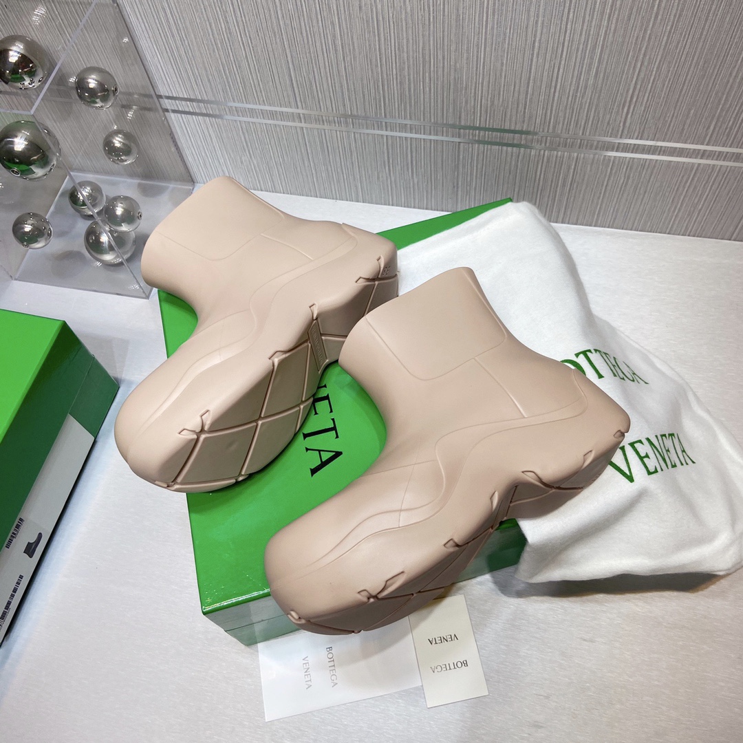 Bottega Veneta Boots 19 - vstockx